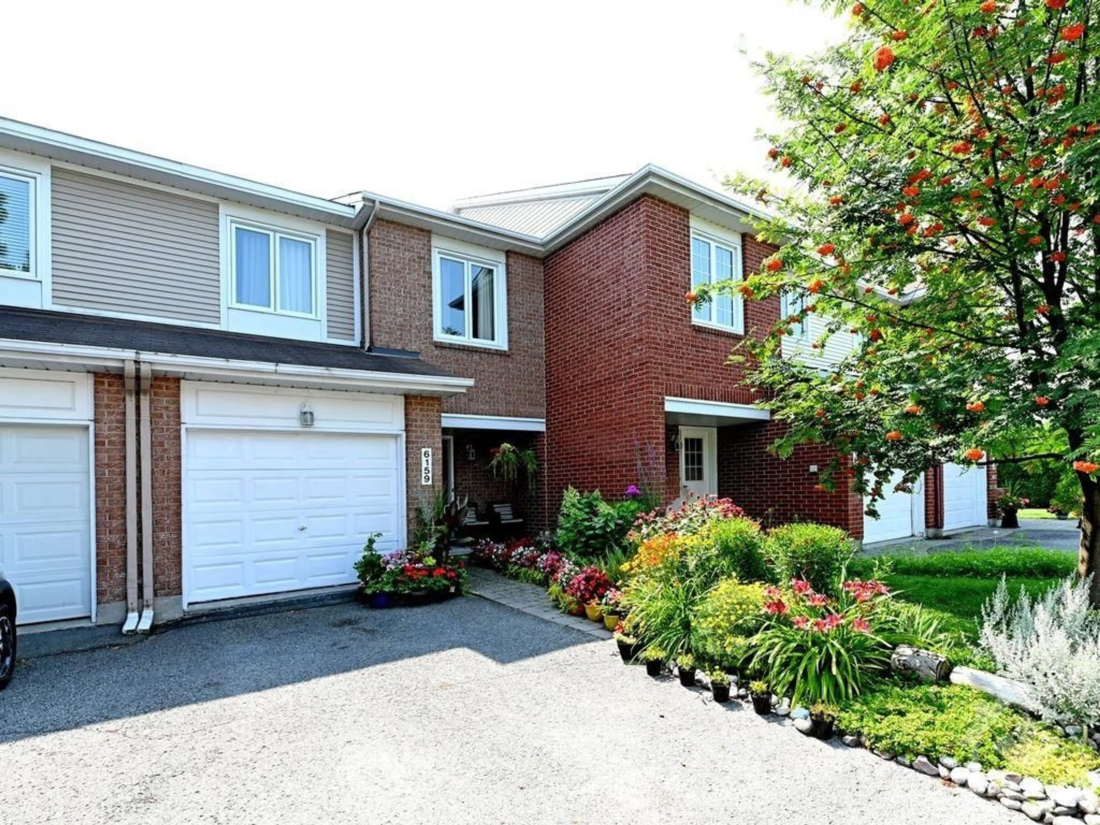 Home with brick exterior material for 6159 HERITAGE PARK Cres, Ottawa Ontario K1C 7G5