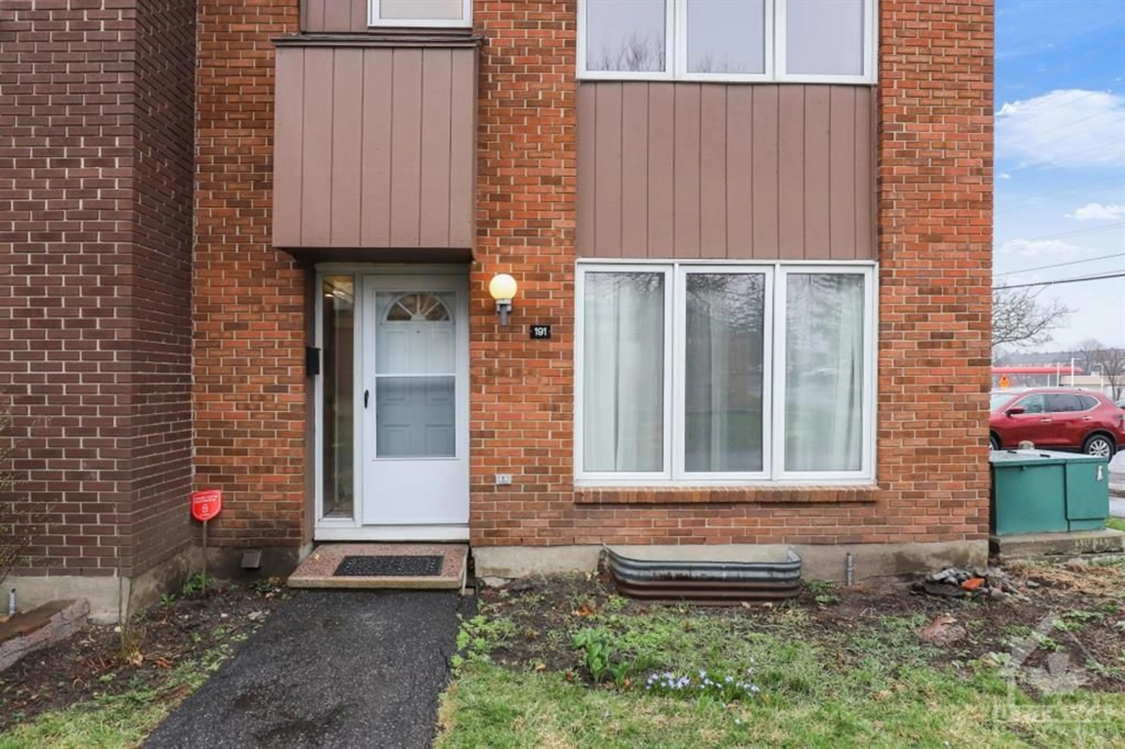 A pic from exterior of the house or condo for 2111 MONTREAL Rd #191, Ottawa Ontario K1J 8M8