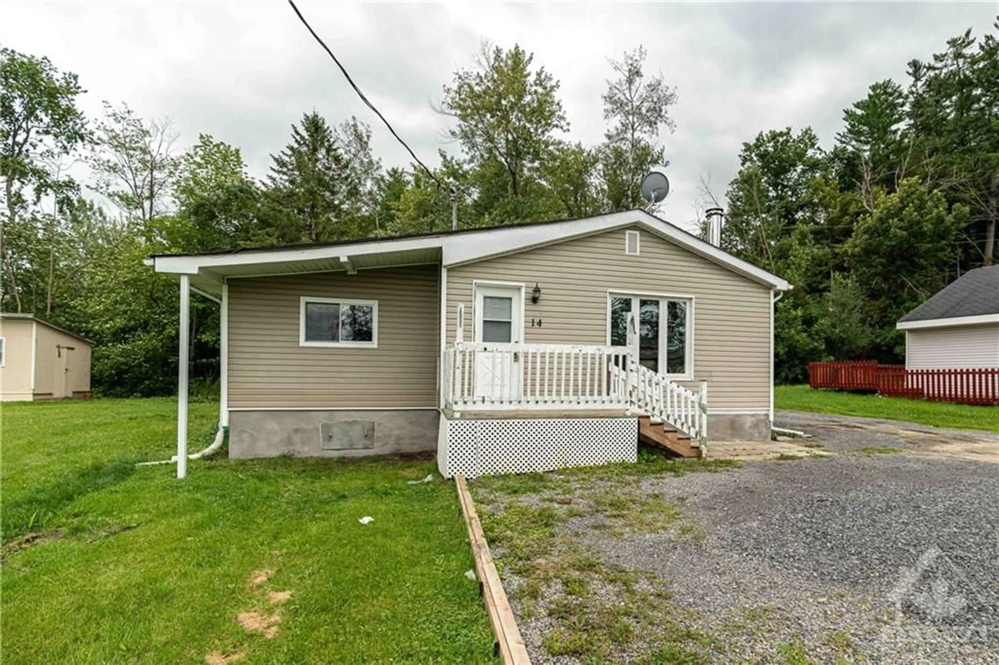Cottage for 182 DALLAIRE St #14, Rockland Ontario K4K 1K7