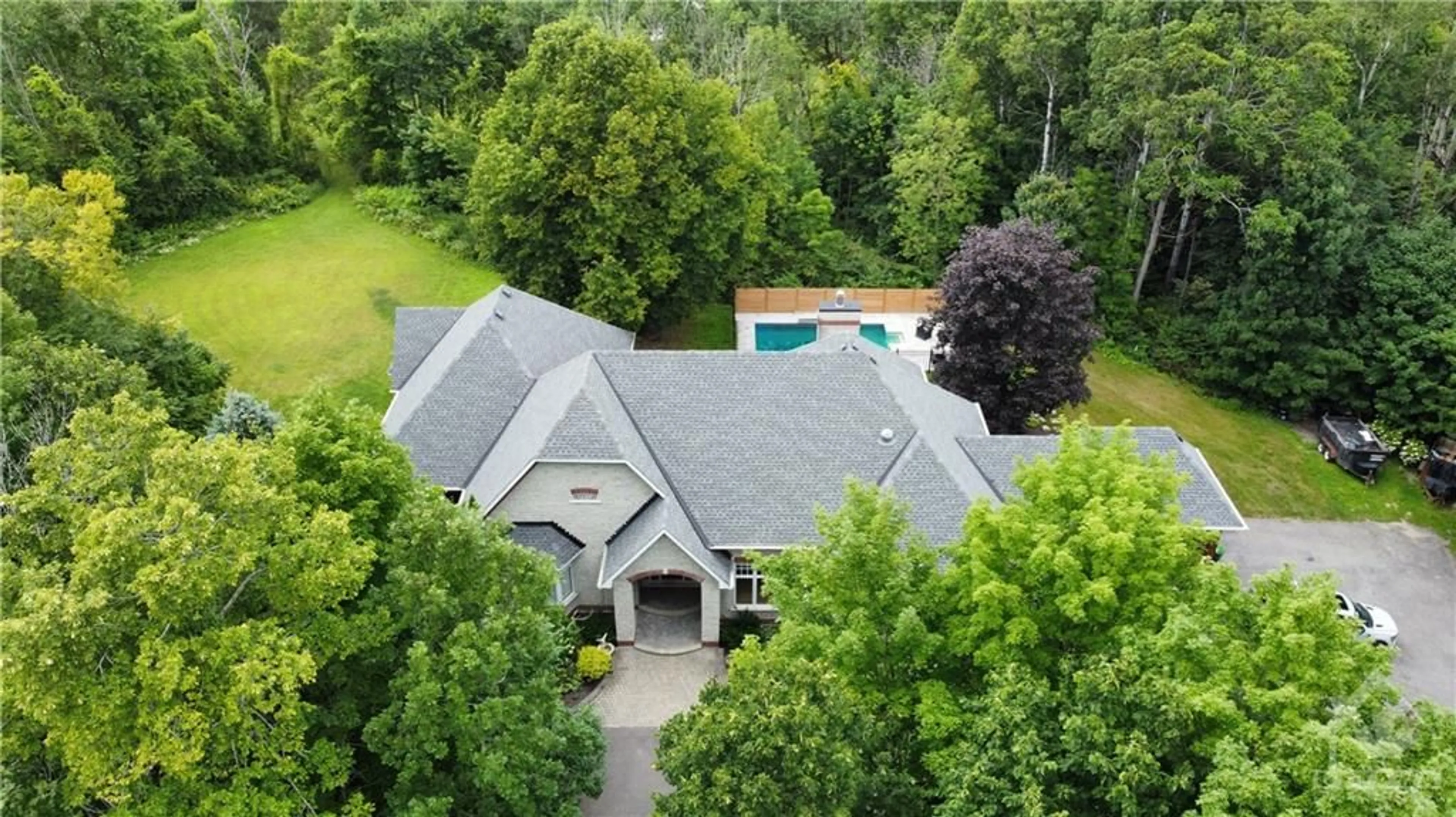 Frontside or backside of a home for 1465 SQUIRE Dr, Manotick Ontario K4M 1B8