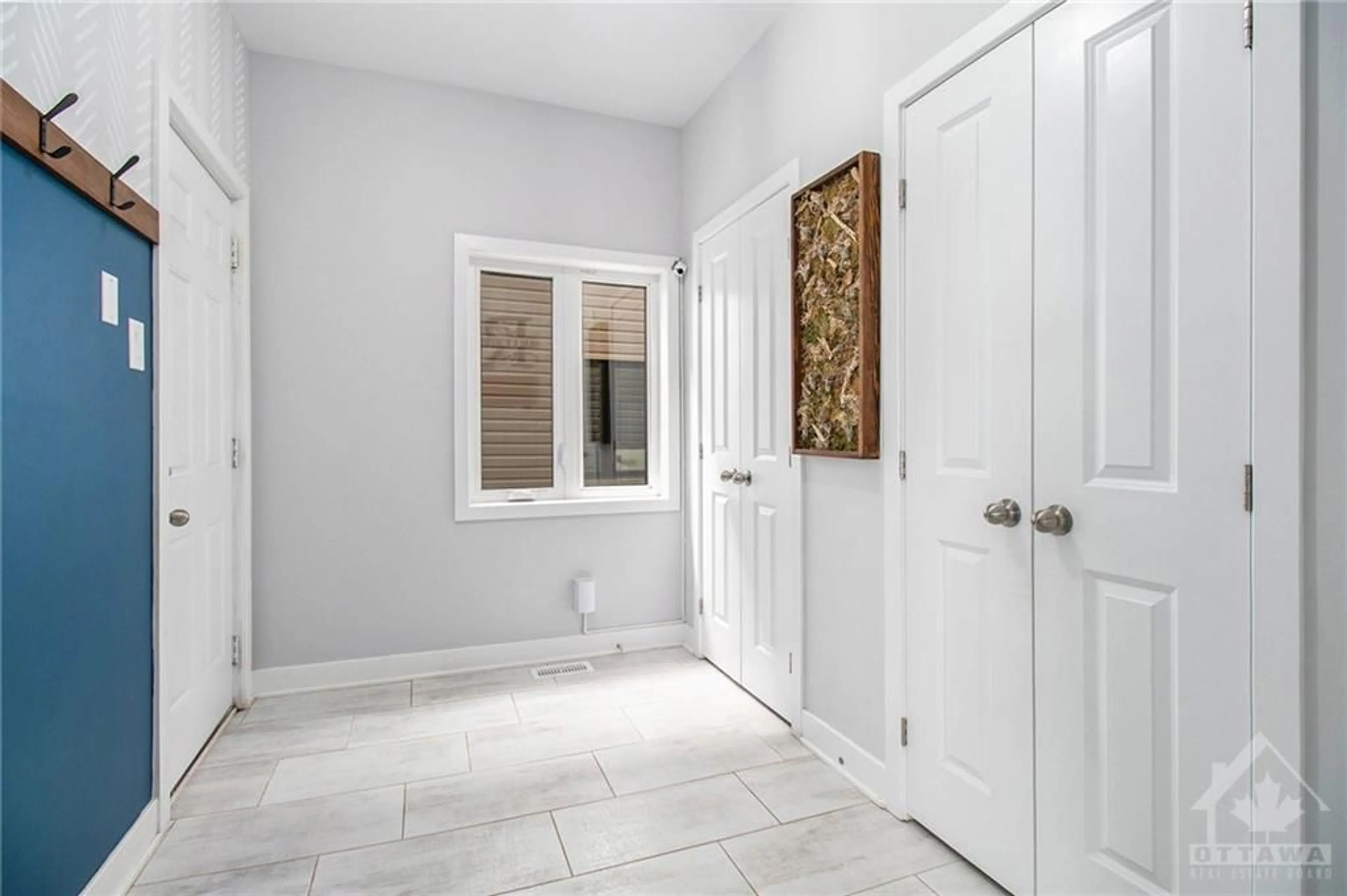 Indoor entryway for 773 WOOLER Pl, Ottawa Ontario K1T 0T5