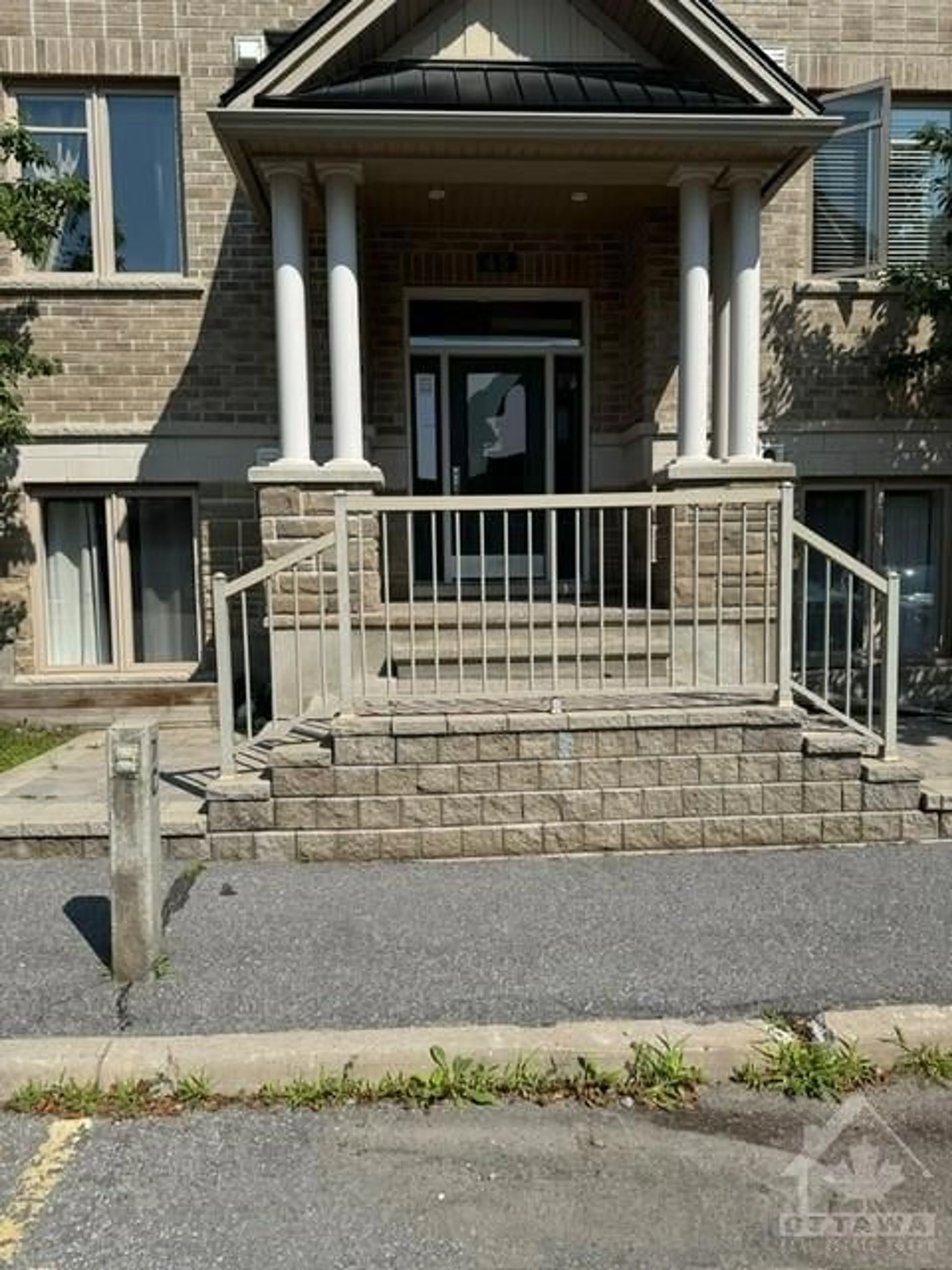 Outside view for 45 TAYSIDE Pvt #B, Ottawa Ontario K2J 2T3