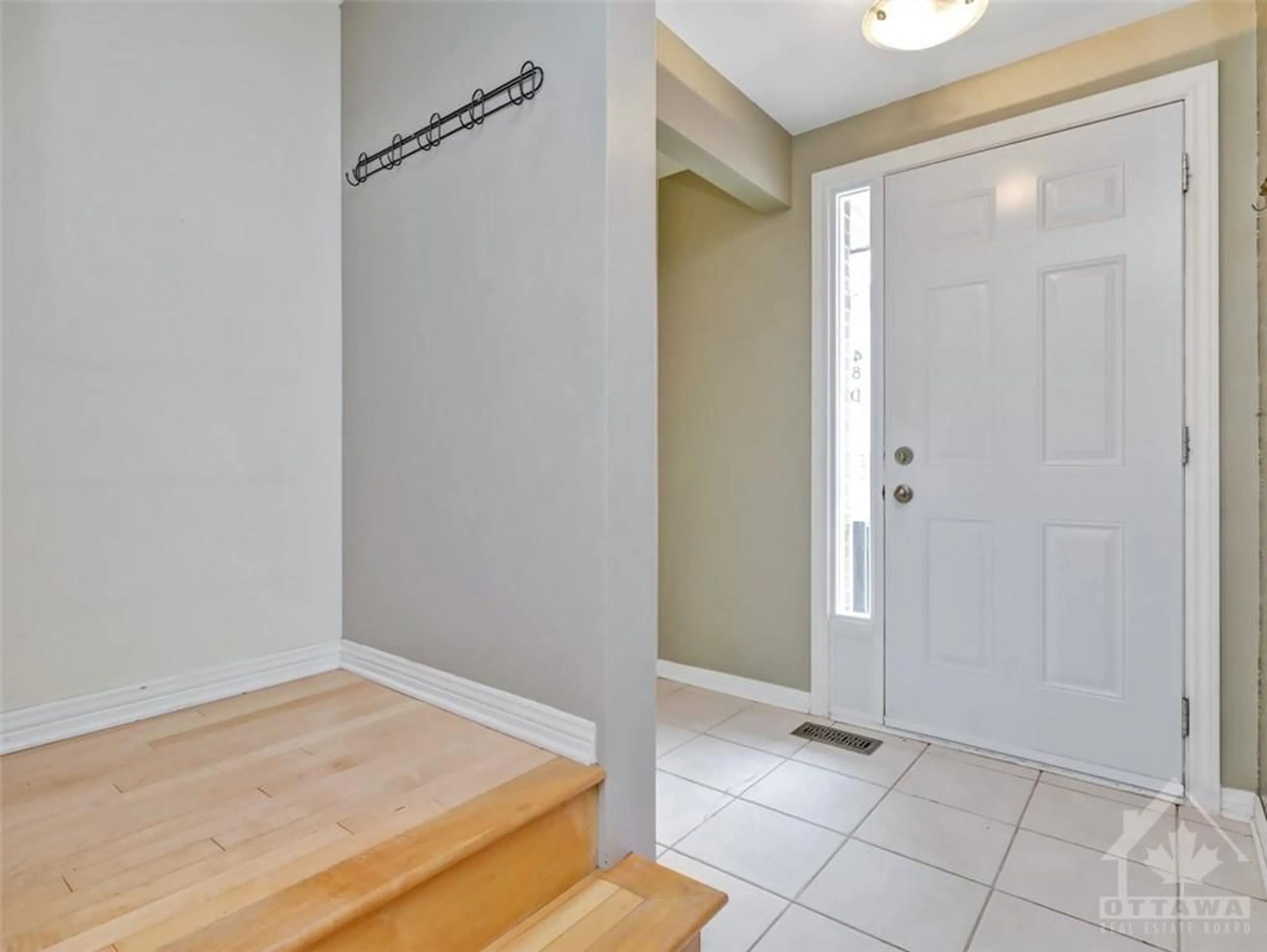 Indoor entryway, wood floors for 48 SUMAC St #D, Ottawa Ontario K1J 6P7