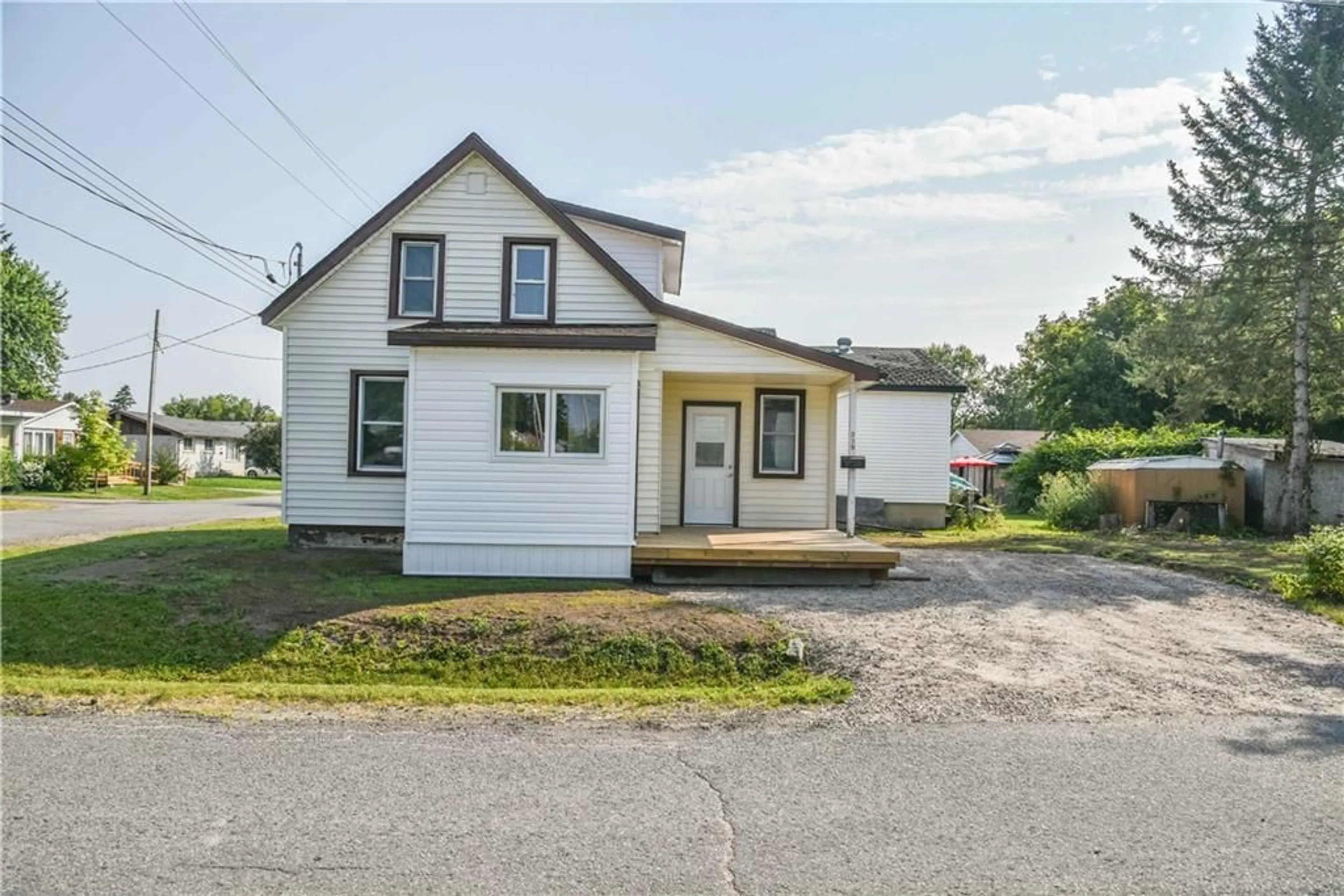 Cottage for 339 CRAIG St, Pembroke Ontario K8A 3S6