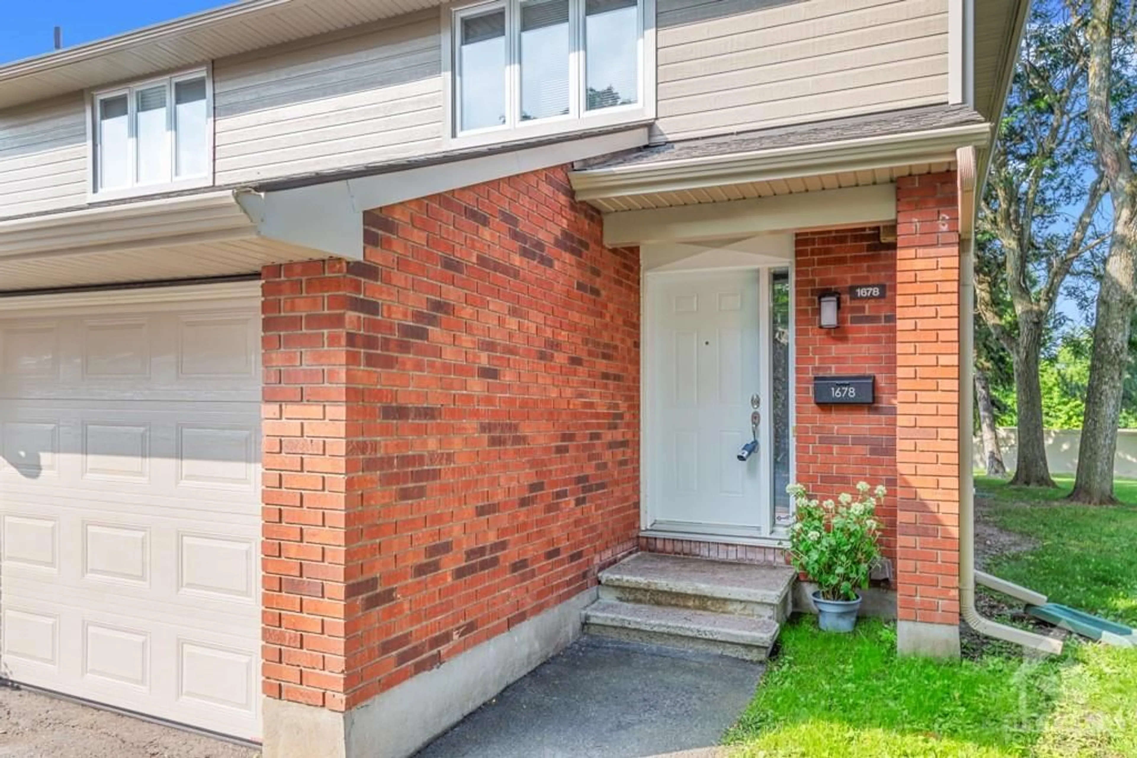 Home with brick exterior material for 1678 RODIN Way, Orleans Ontario K1C 4Z2