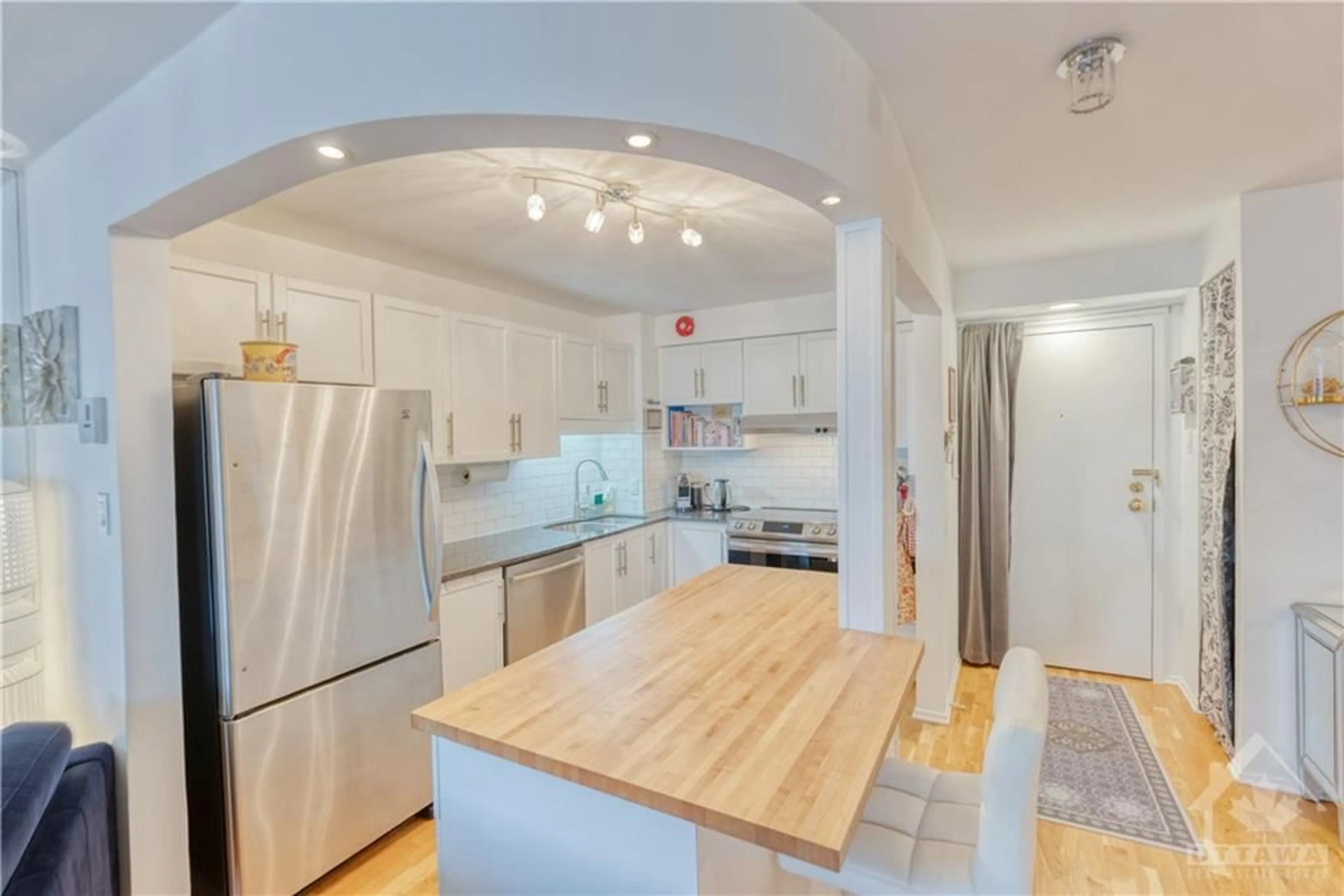 Kitchen for 222 GUIGUES Ave #504, Ottawa Ontario K1N 5J2