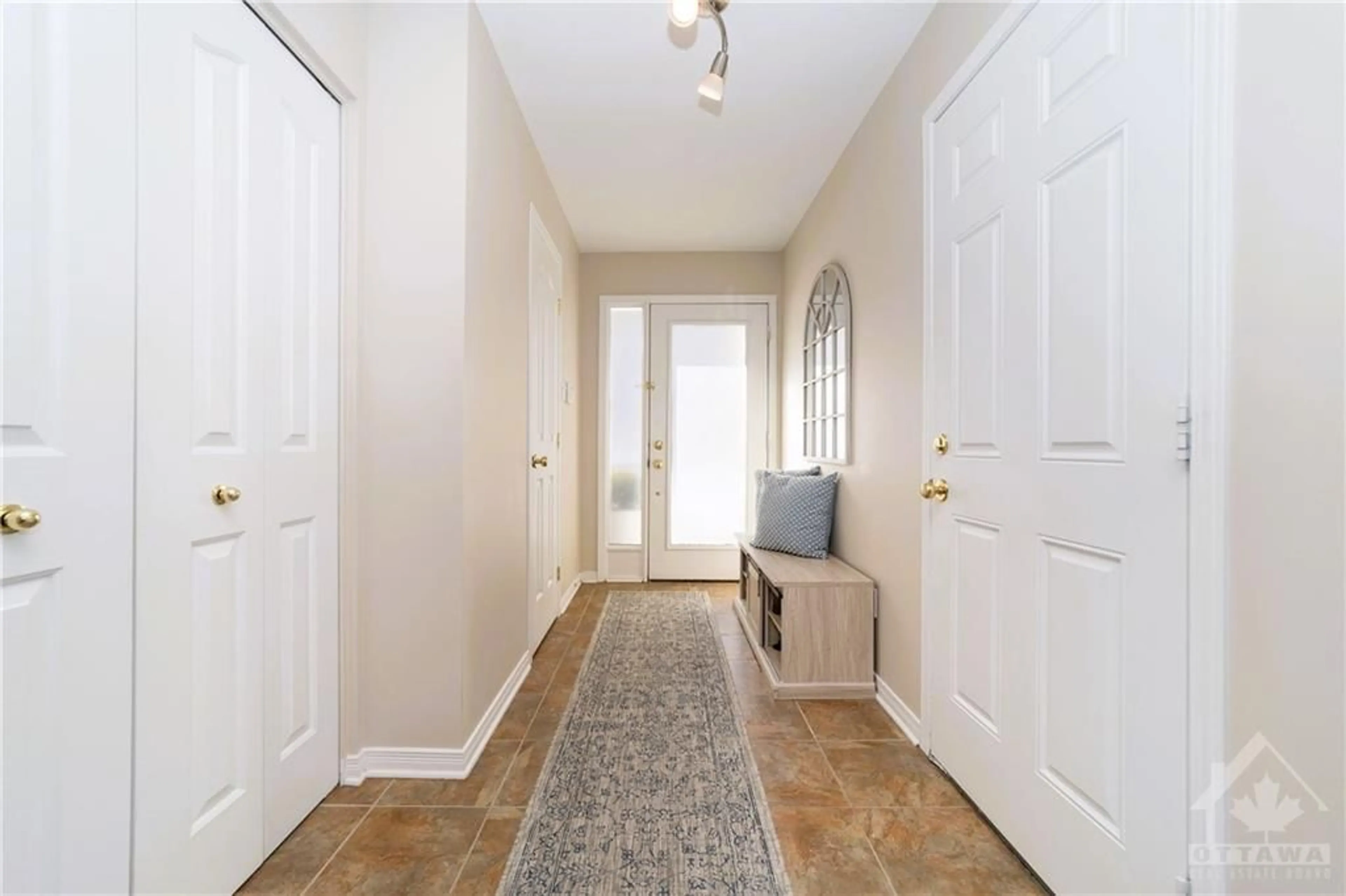 Indoor entryway for 131 CORINTH Pvt, Ottawa Ontario K2E 0A8