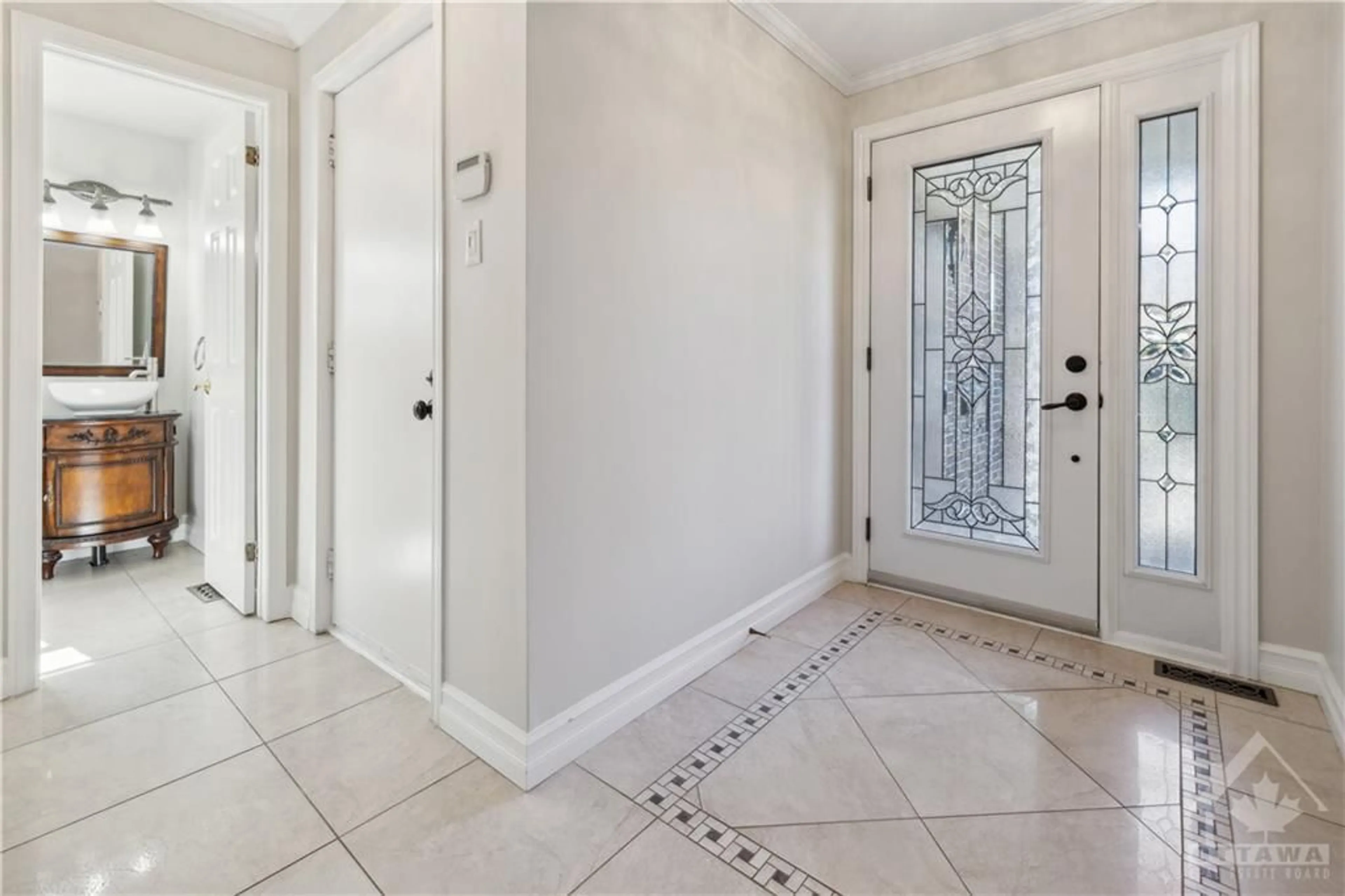 Indoor entryway, ceramic floors for 1873 DU CLAIRVAUX Rd, Ottawa Ontario K1C 5X9