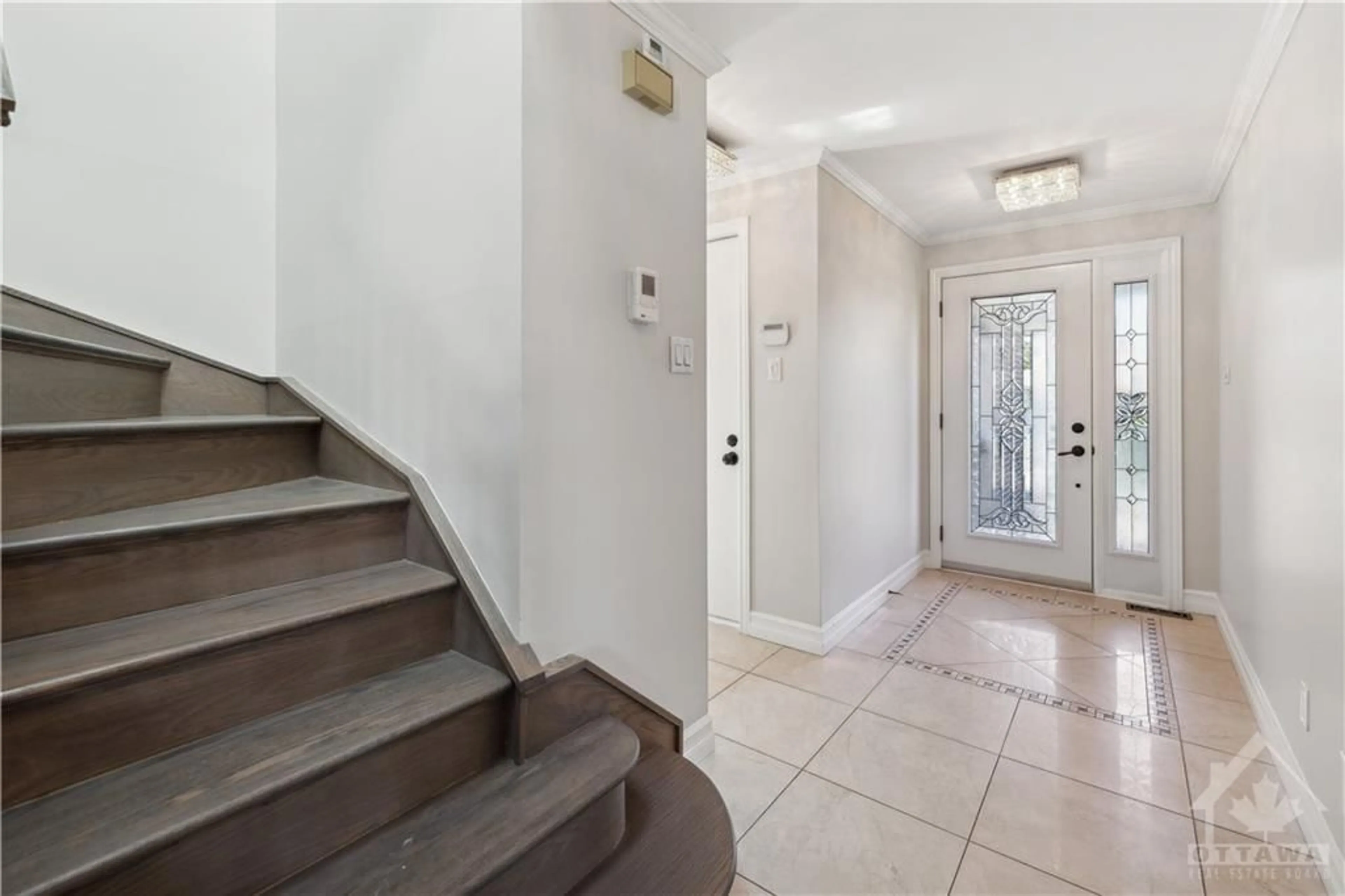 Indoor foyer, cement floor for 1873 DU CLAIRVAUX Rd, Ottawa Ontario K1C 5X9