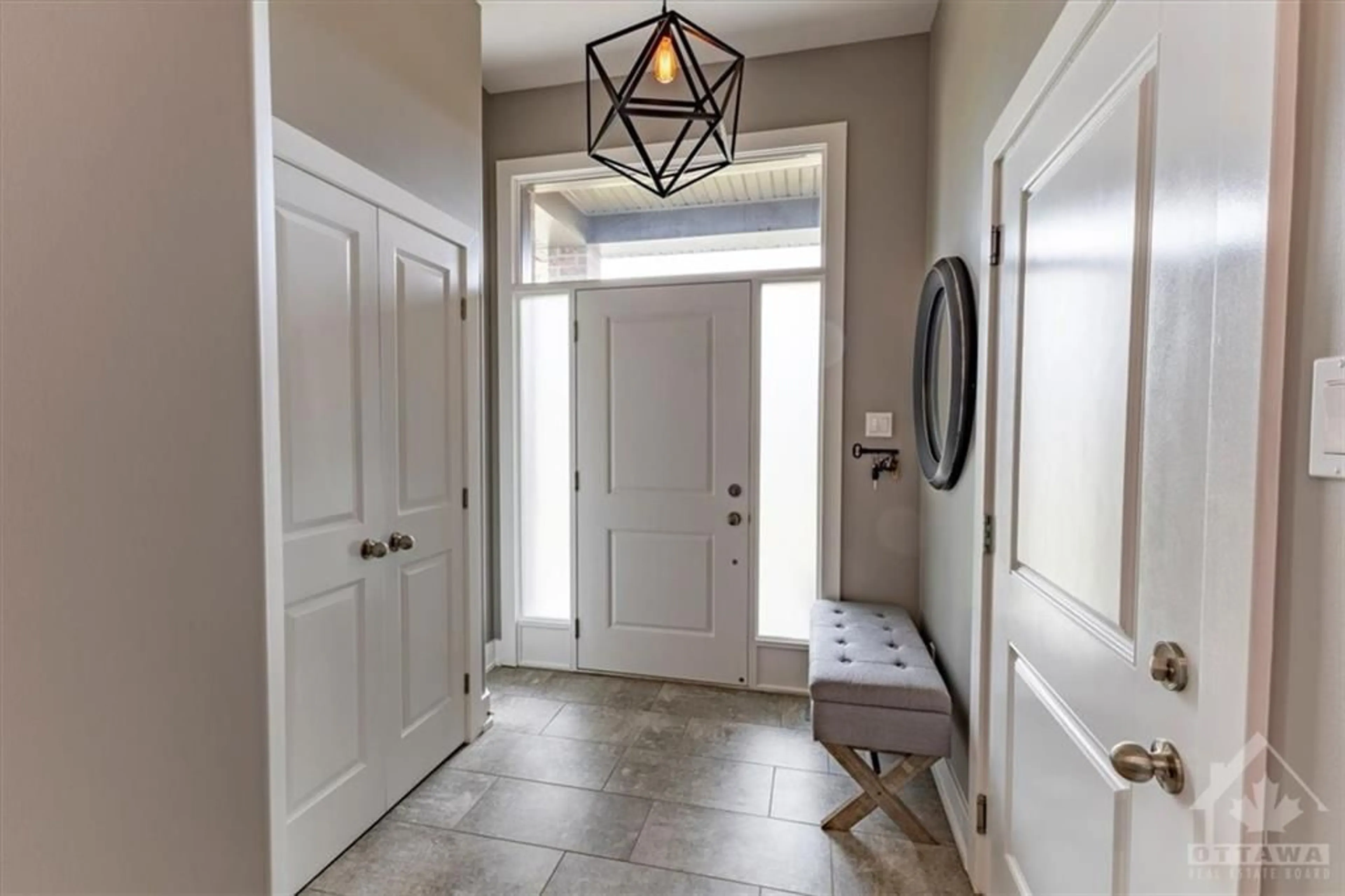 Indoor entryway for 244 WEST RIDGE Dr, Stittsville Ontario K2S 0T4