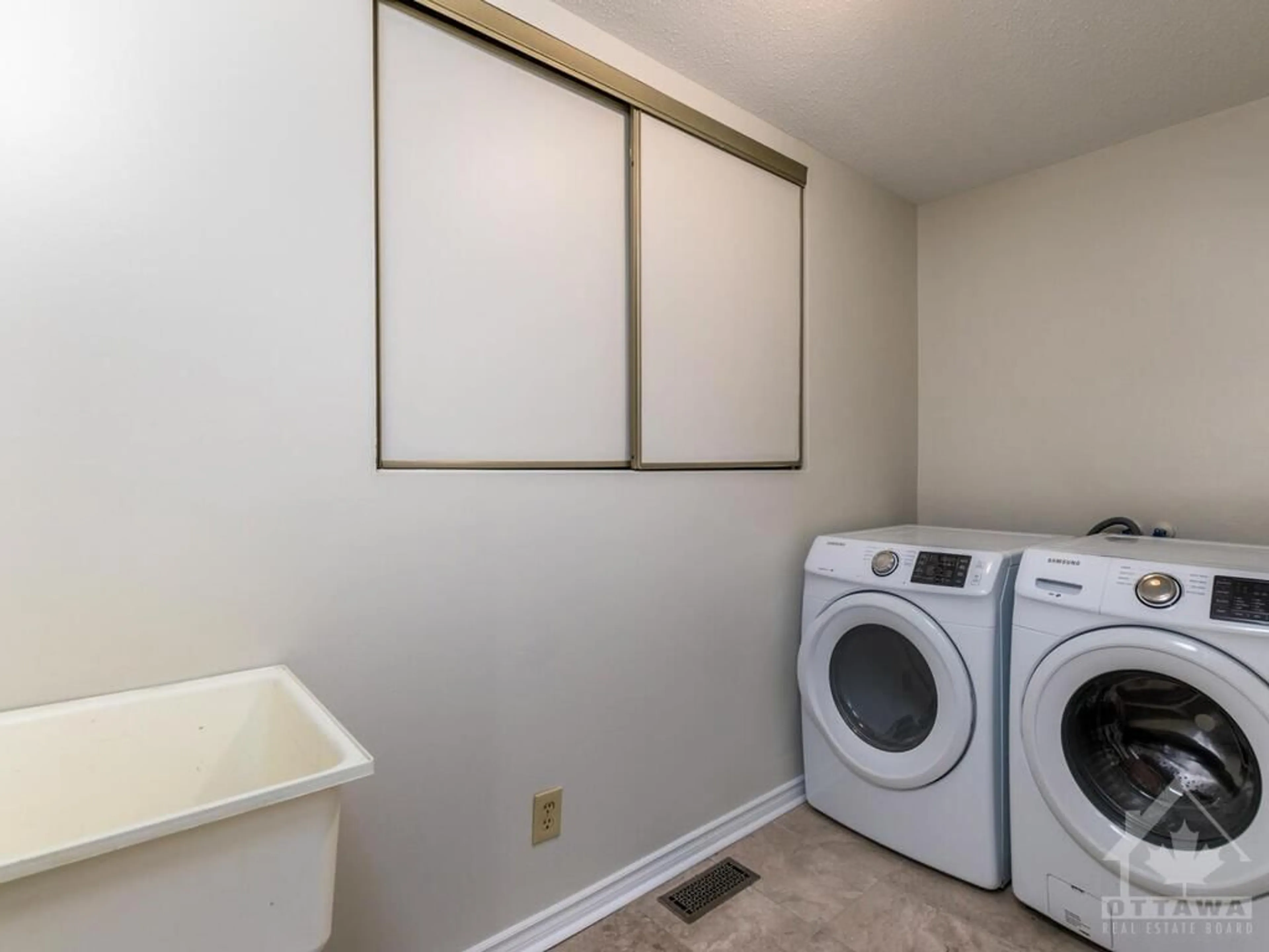 Laundry room for 82 VERSAILLES Pvt, Ottawa Ontario K1V 0M2