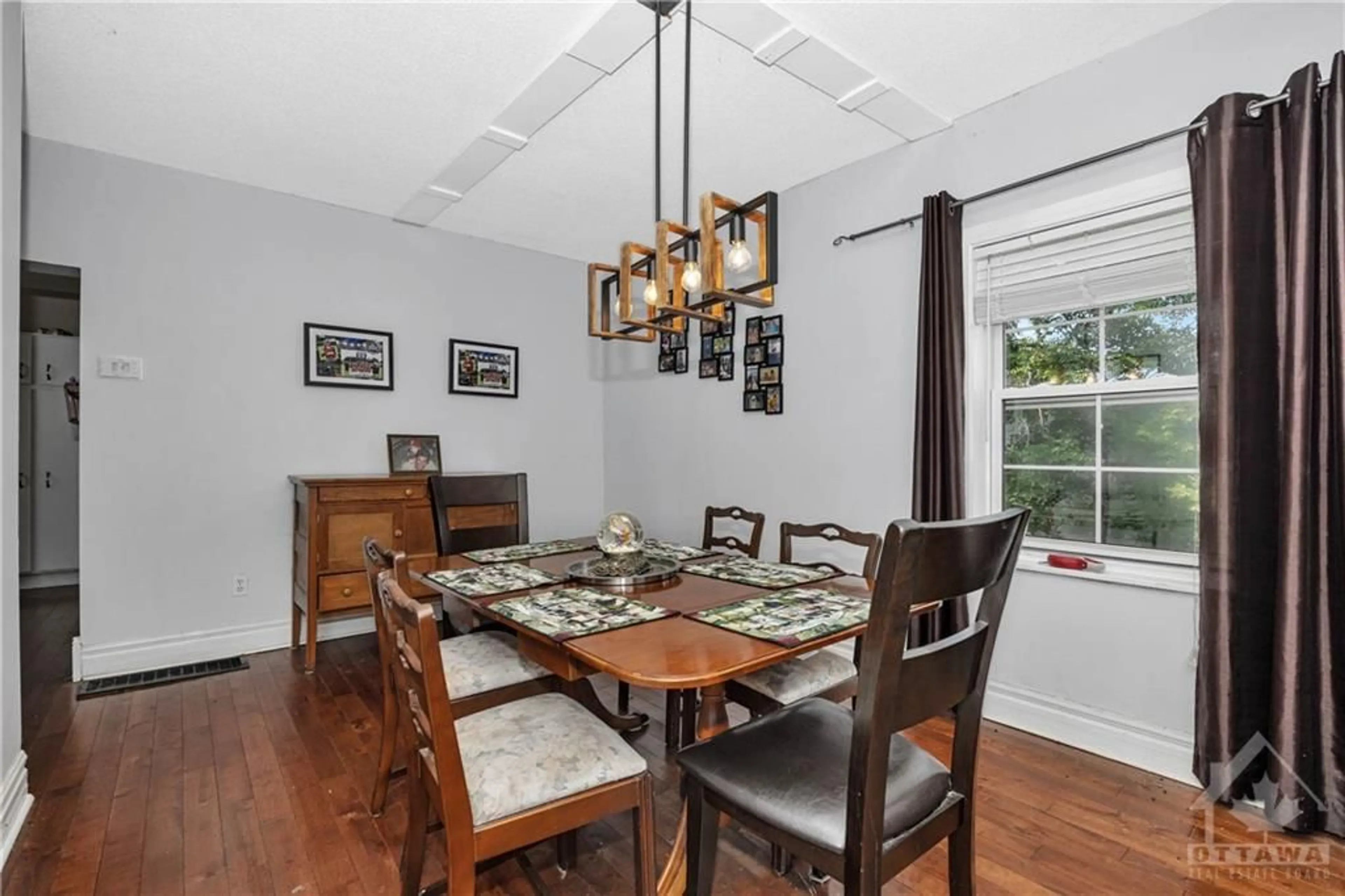 Dining room, wood floors, cottage for 1134 O'GRADY St, Ottawa Ontario K4M 1J3