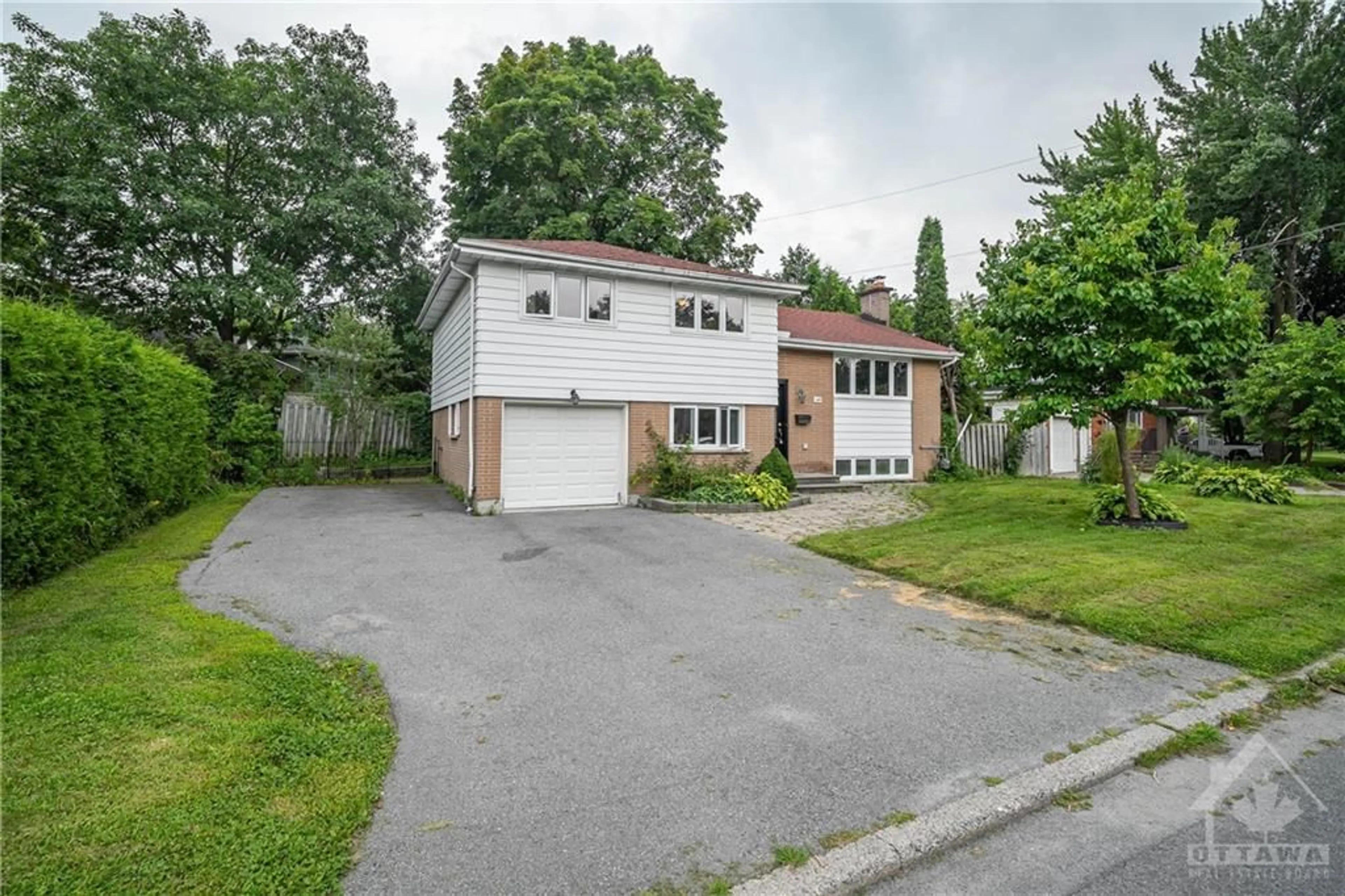 Frontside or backside of a home for 1149 TARA Dr, Ottawa Ontario K2C 2H4