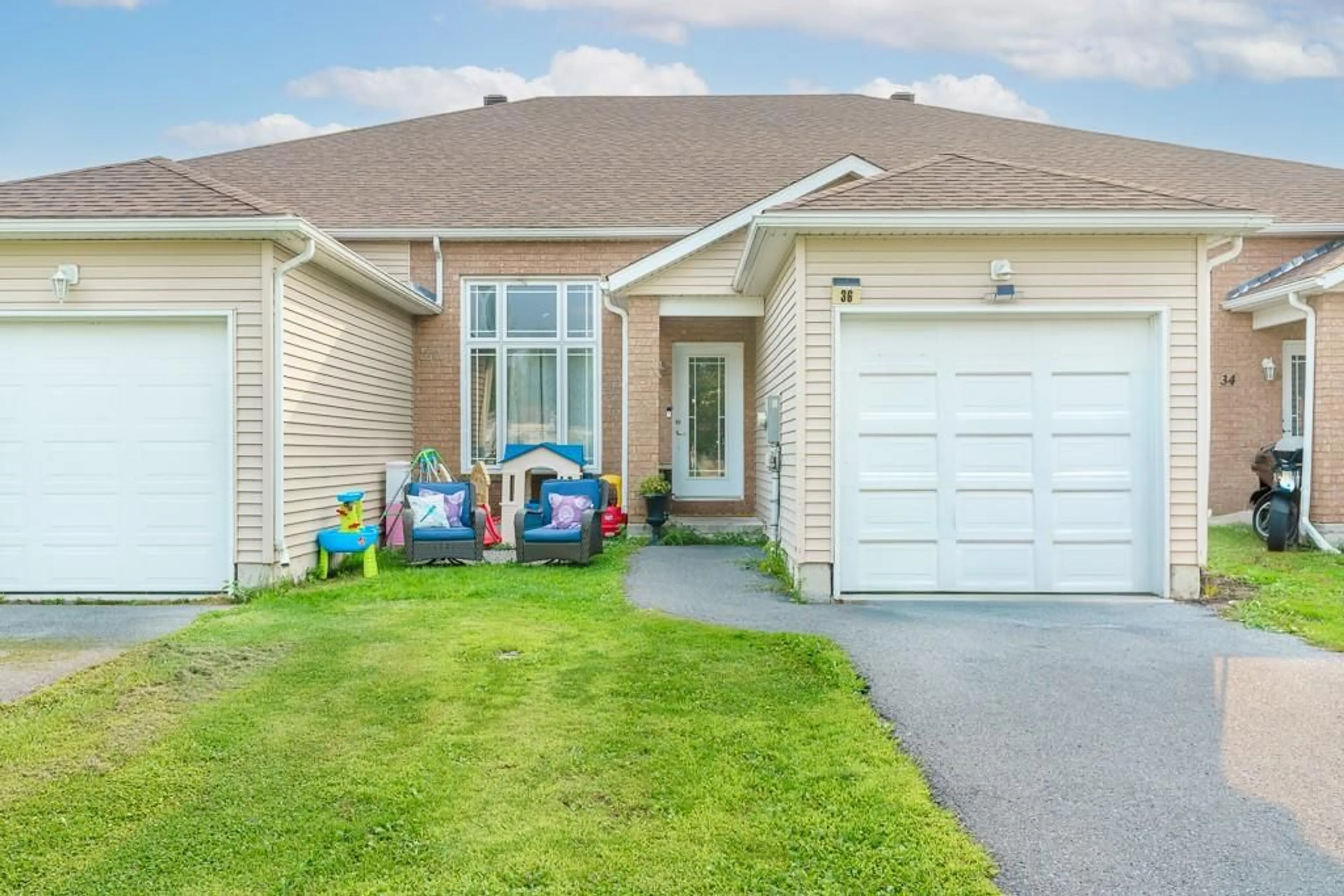 Frontside or backside of a home for 36 SUNSET Blvd, Cornwall Ontario K6H 7M3