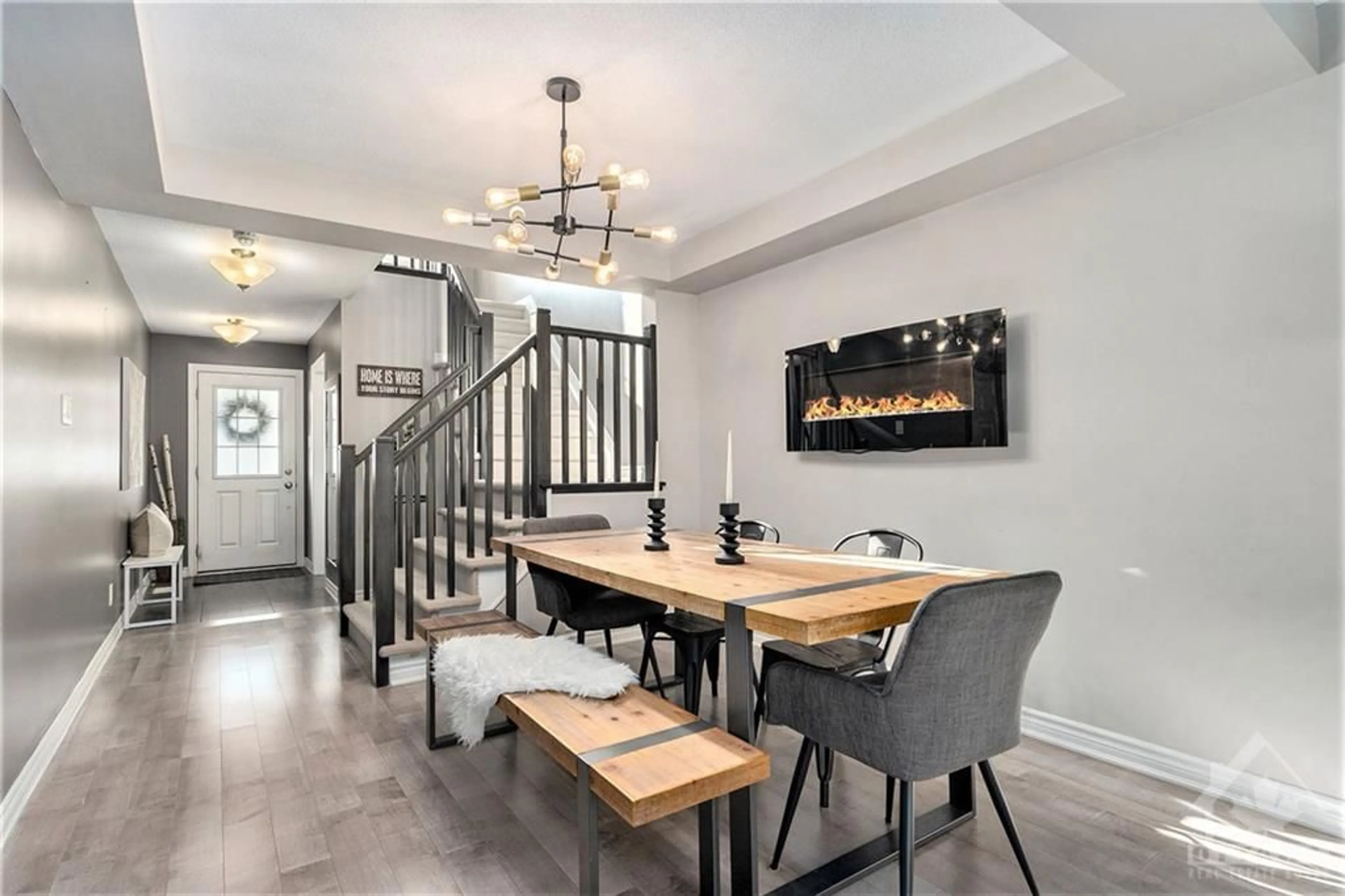 Dining room, wood floors, cottage for 346 SWEETFERN Cres, Ottawa Ontario K4A 1A5