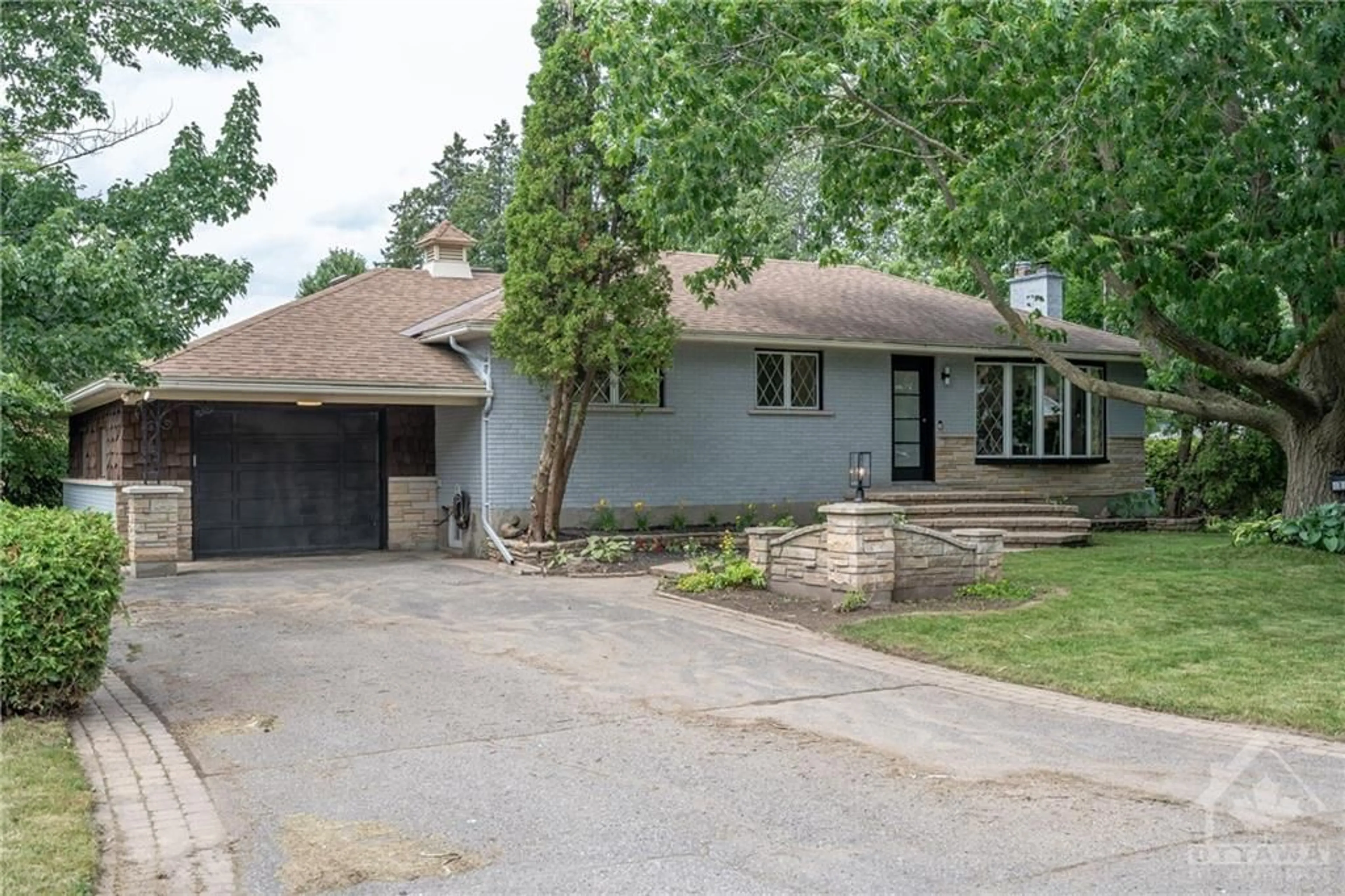 Frontside or backside of a home for 15 KIRKSTALL Ave, Nepean Ontario K2G 3M4