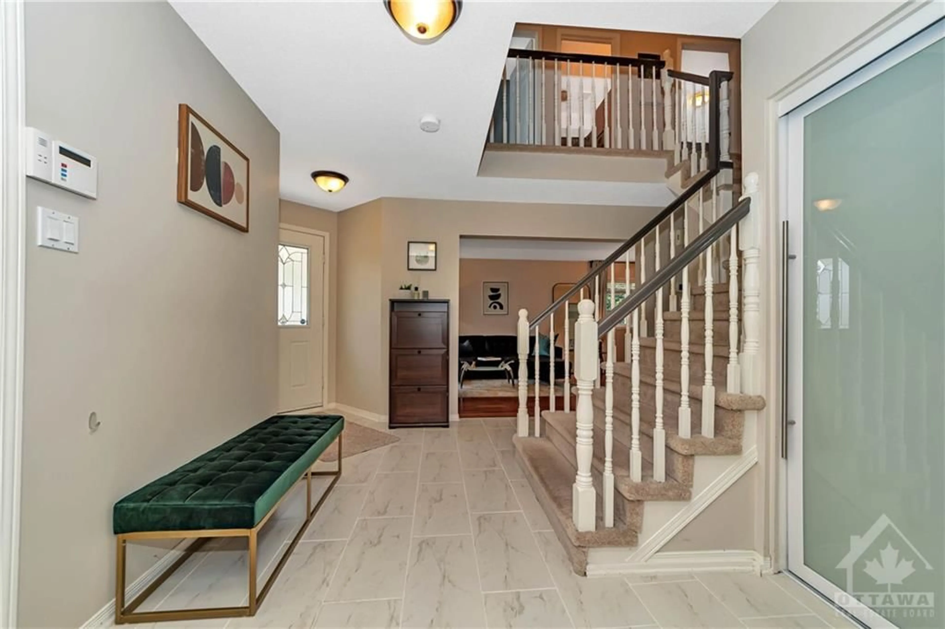 Indoor foyer for 27 STEGGALL Cres, Stittsville Ontario K2S 1S4