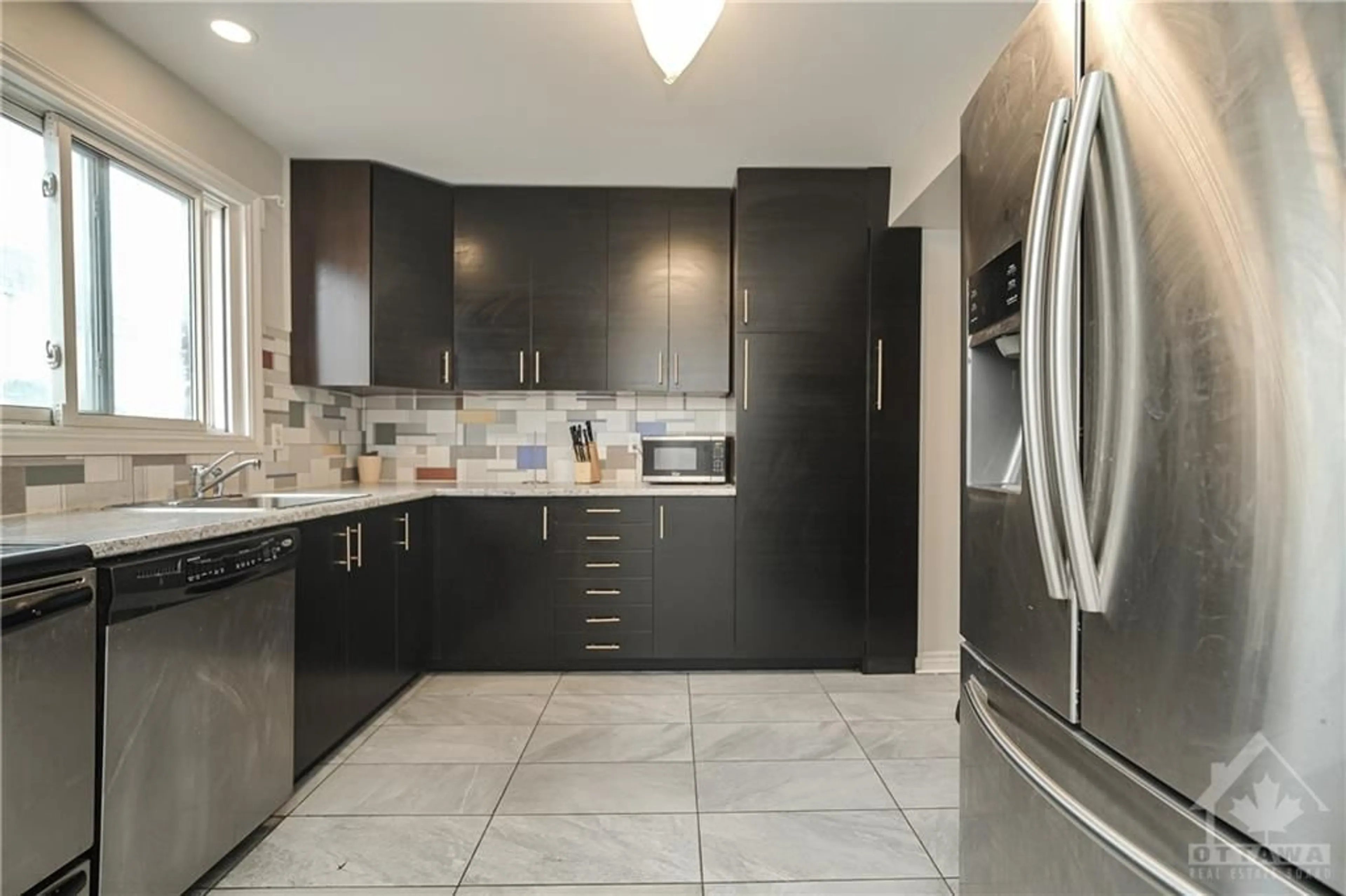 Kitchen for 1821 WALKLEY Rd #8, Ottawa Ontario K1H 6X9