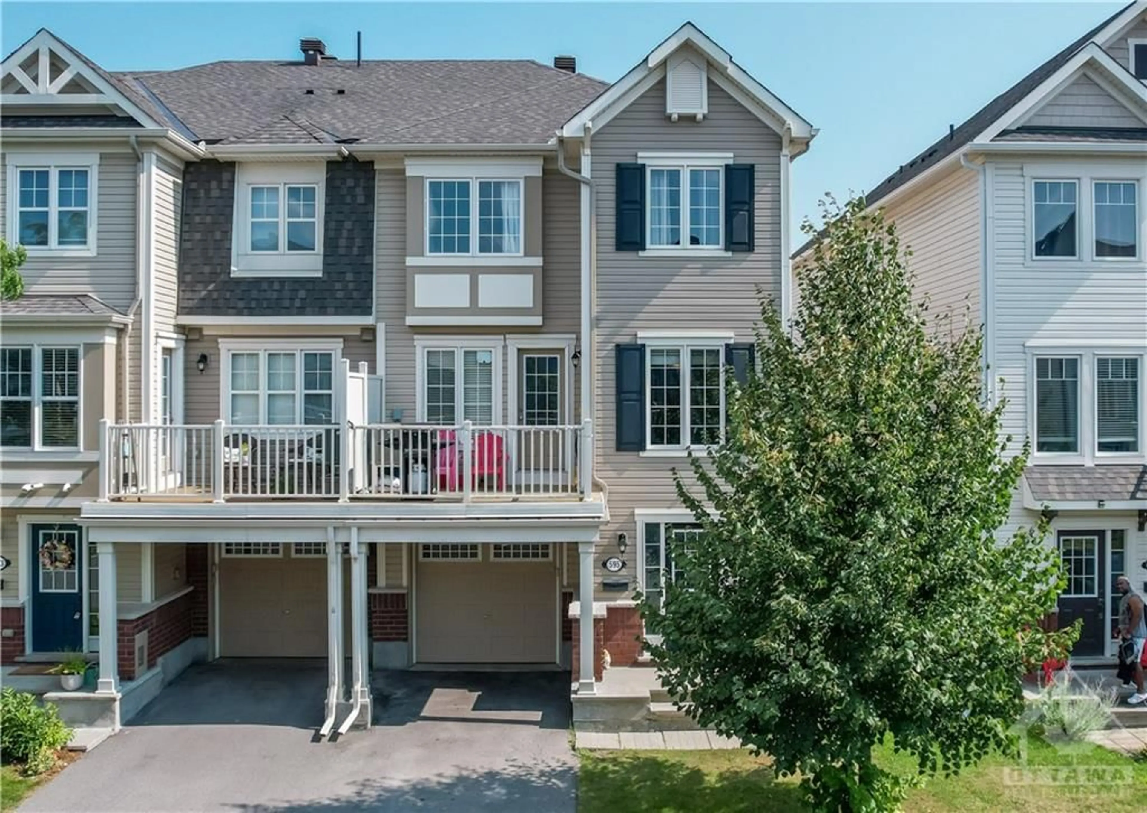 A pic from exterior of the house or condo for 595 FOXLIGHT Cir, Ottawa Ontario K2M 0L9