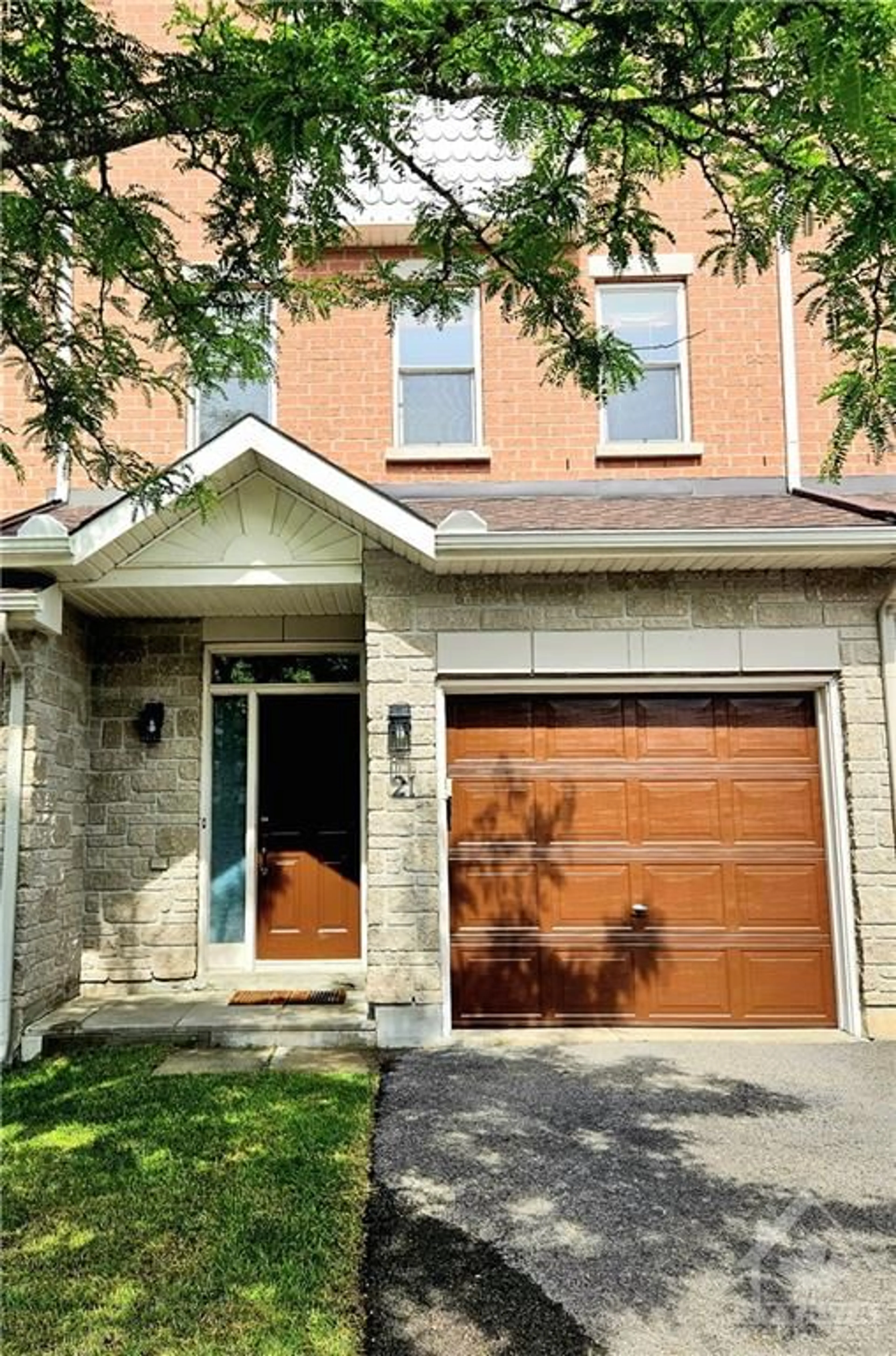 Home with brick exterior material for 21 GLENHAVEN Pvt, Ottawa Ontario K1V 2B2