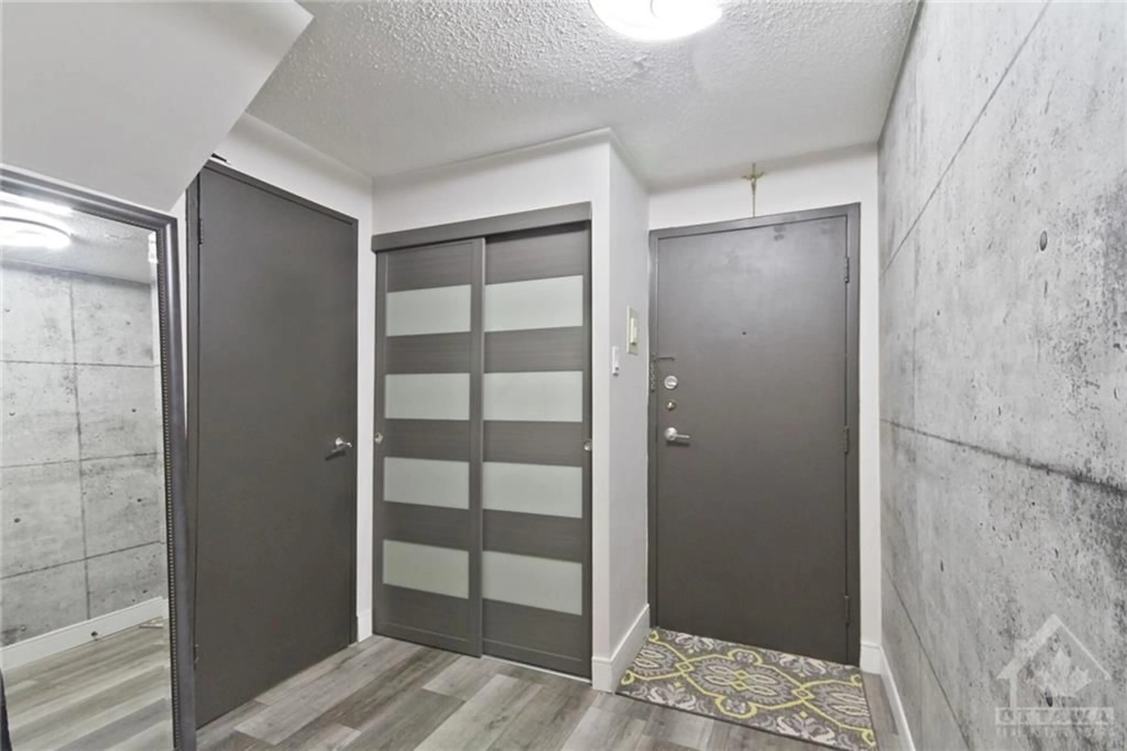 Indoor entryway for 2630 SOUTHVALE Cres #113, Ottawa Ontario K1B 4S8