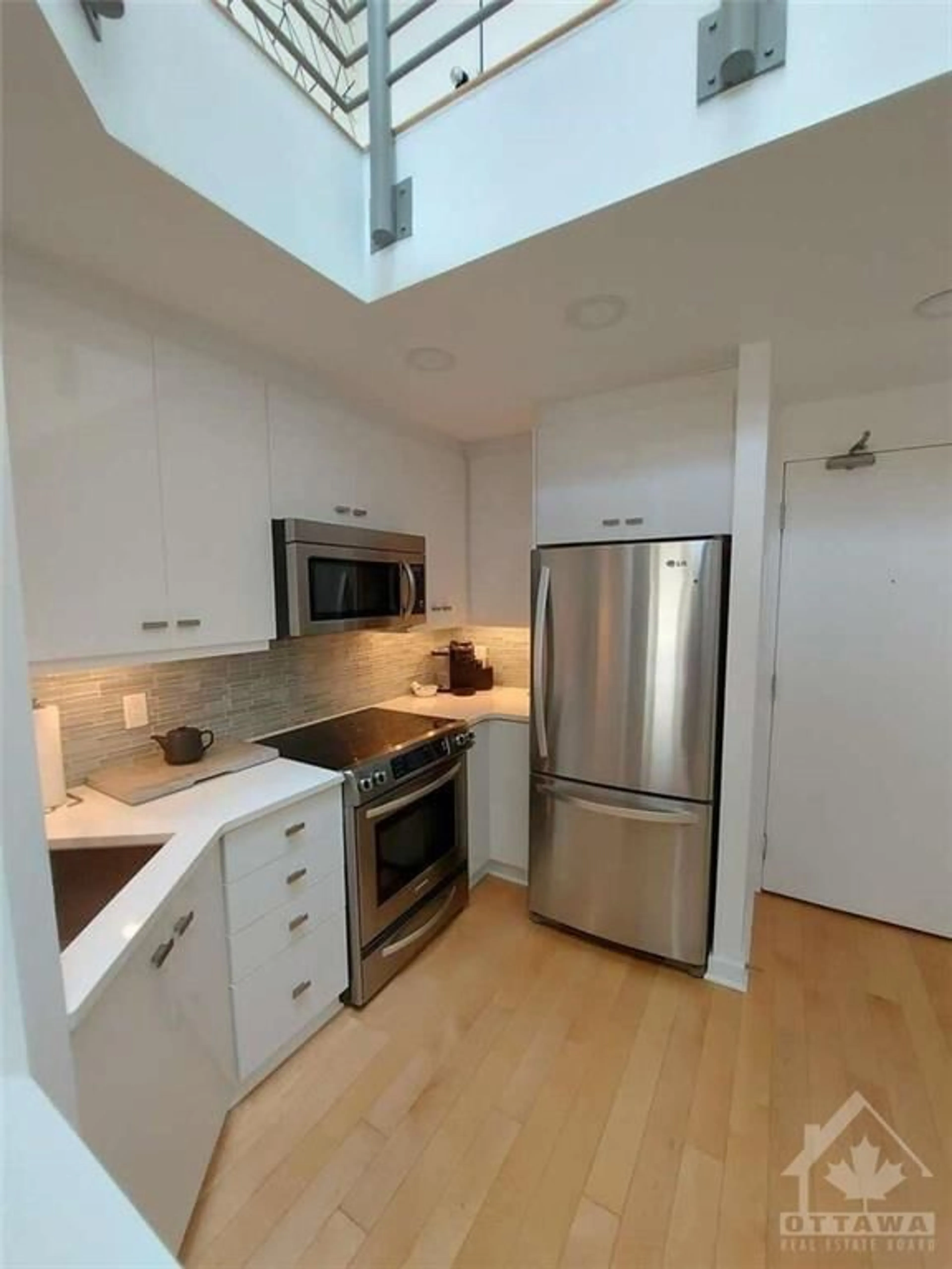 Standard kitchen, wood floors for 202 ST PATRICK St #27, Ottawa Ontario K1N 5K3