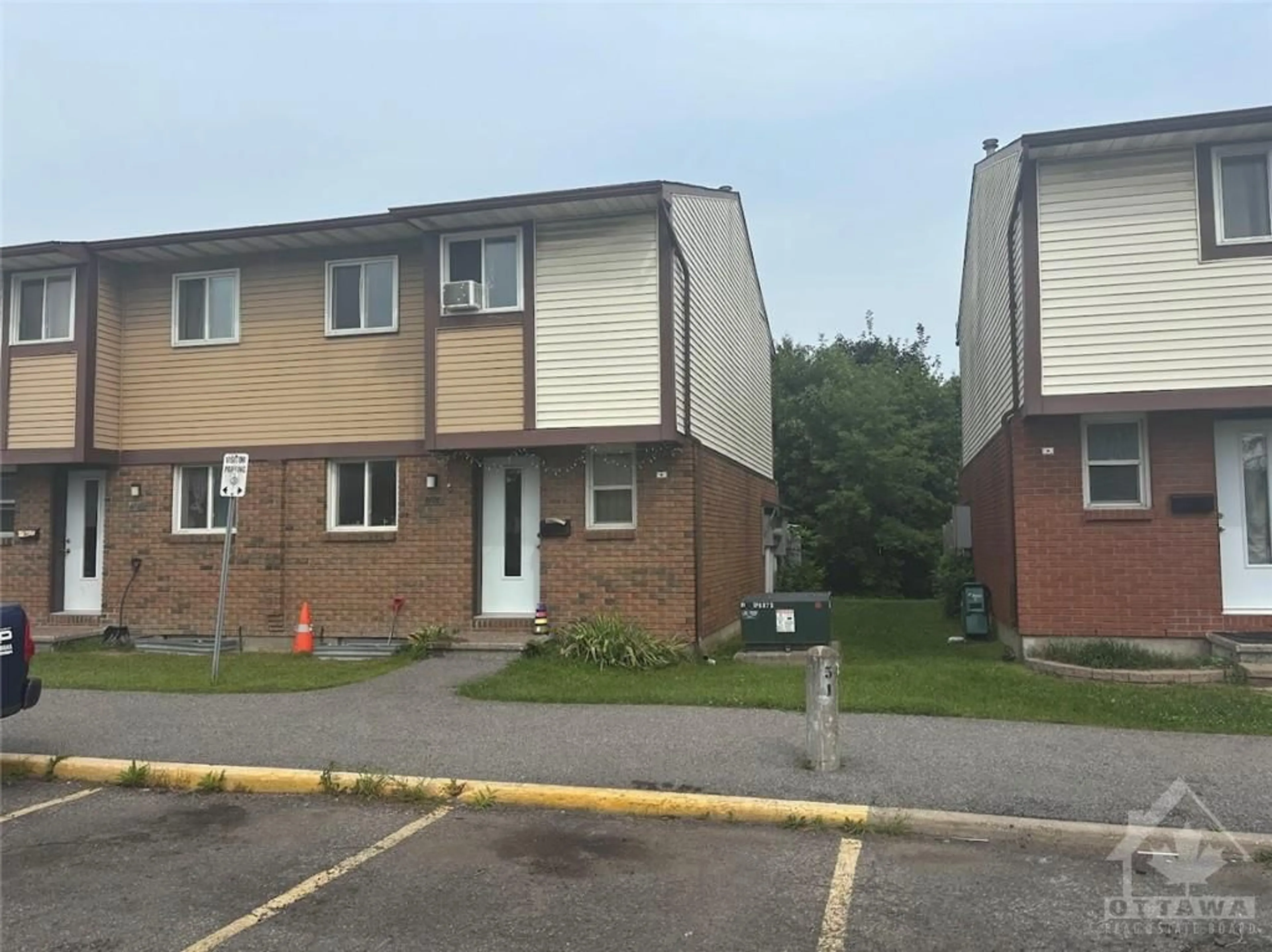 Frontside or backside of a home for 1428 FOXWELL ST St, Ottawa Ontario K1B 5J4