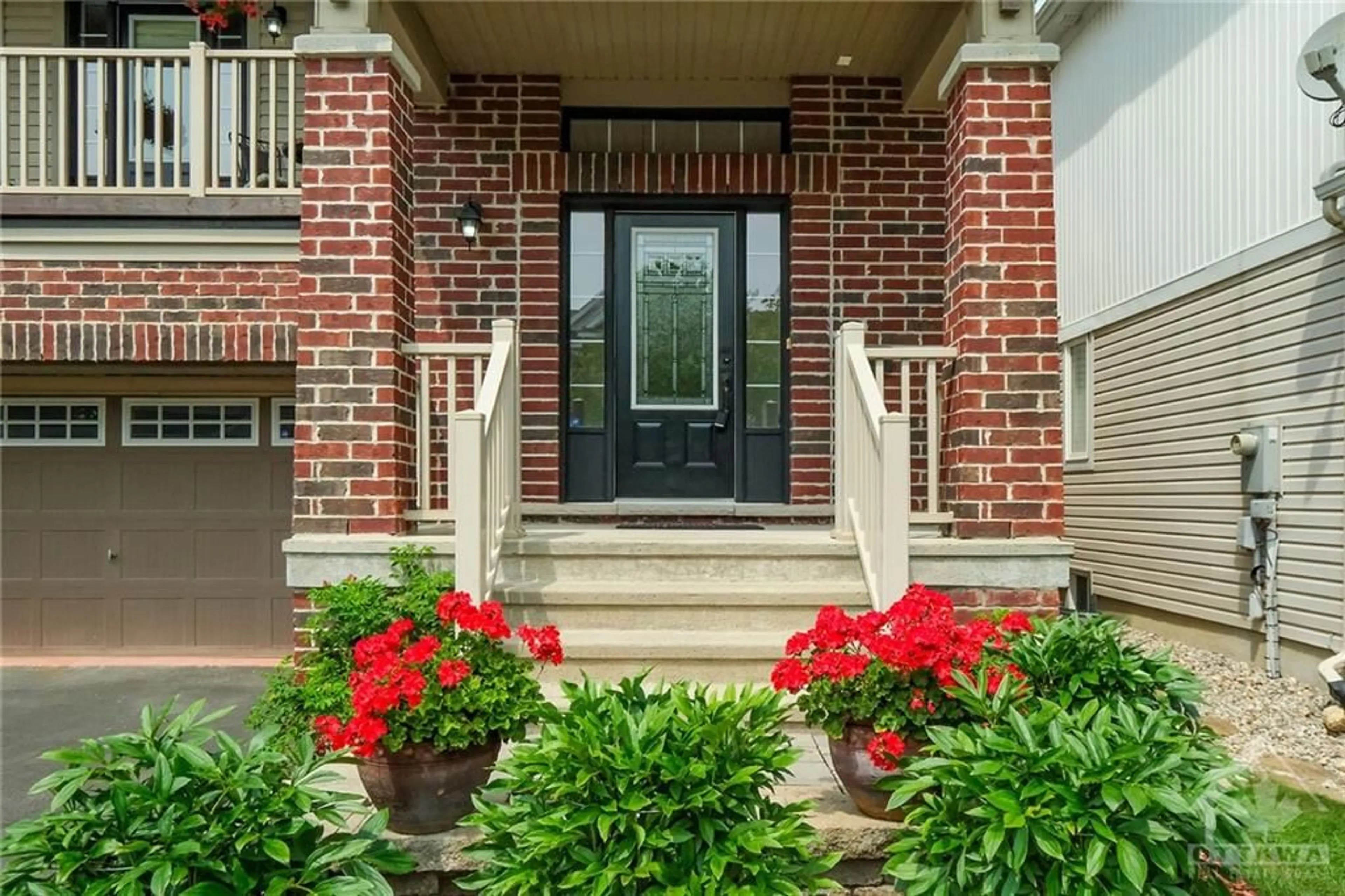 Indoor entryway for 218 SHAWONDASEE St, Ottawa Ontario K2S 0K5