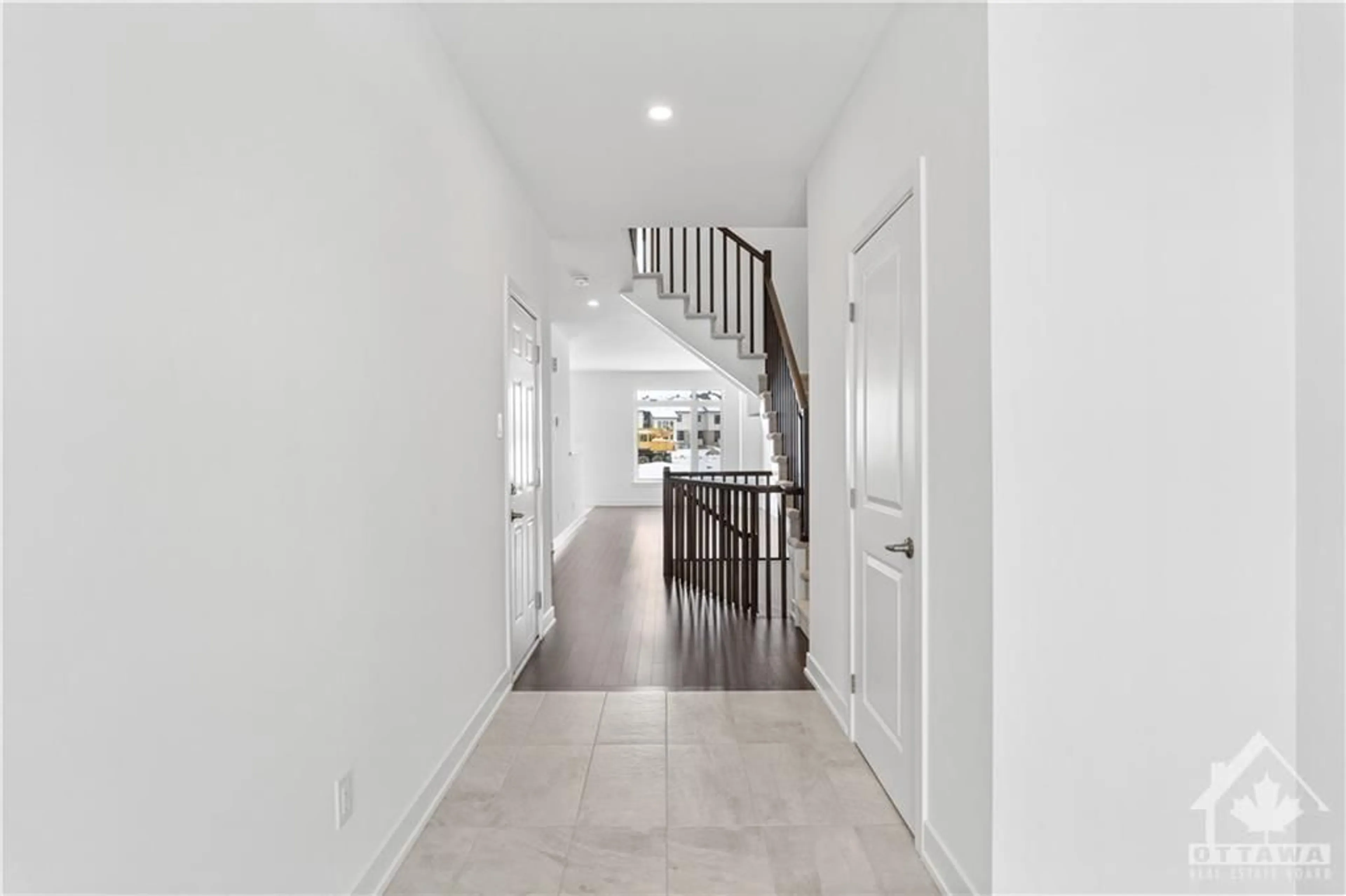 Indoor entryway, wood floors for 966 BRIAN GOOD Ave, Ottawa Ontario K4M 0R4