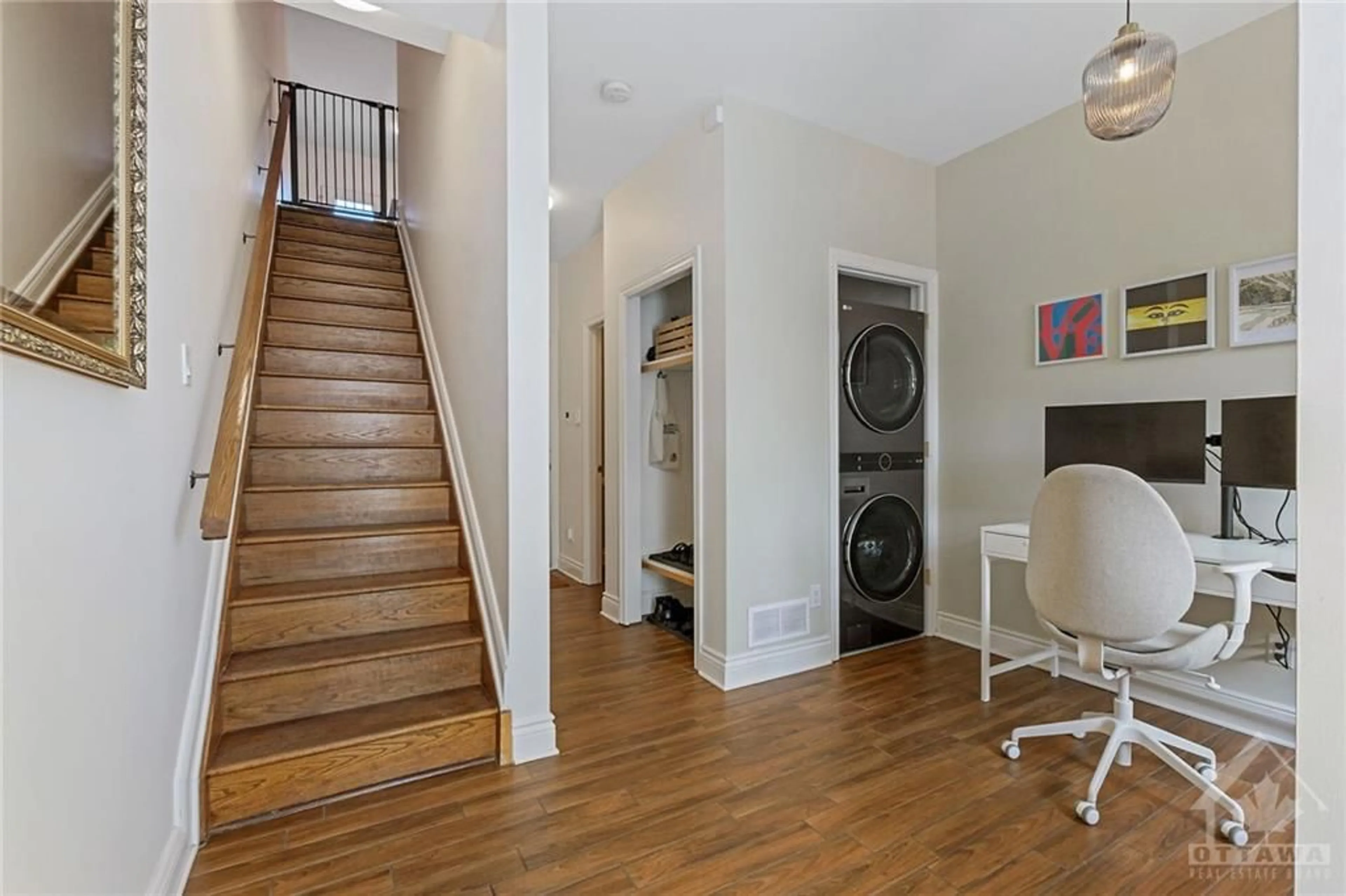 Indoor entryway for 288 CAMBRIDGE St, Ottawa Ontario K1R 0B4