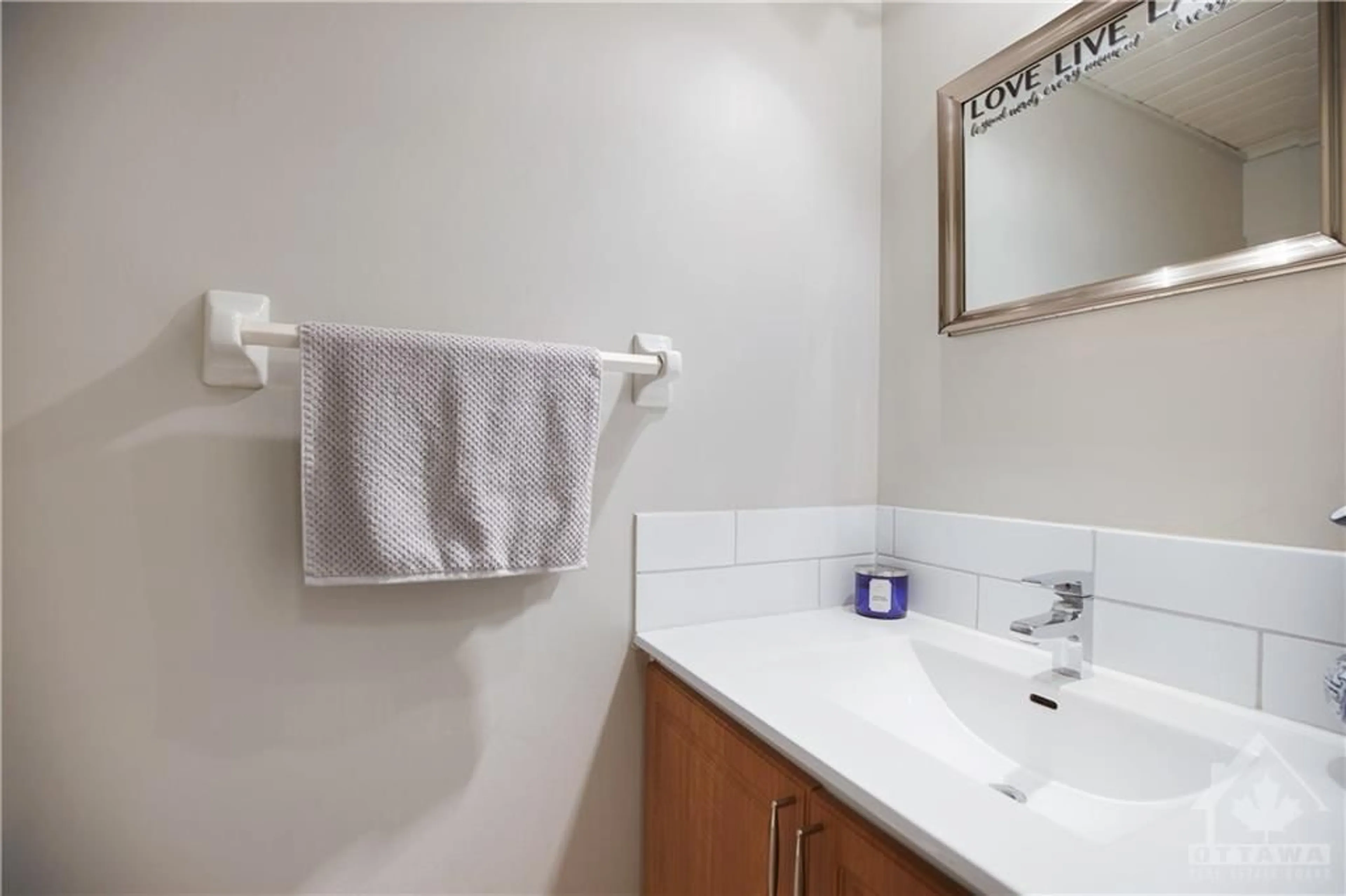 Standard bathroom for 33 CRISPIN Pvt, Ottawa Ontario K1K 2T7