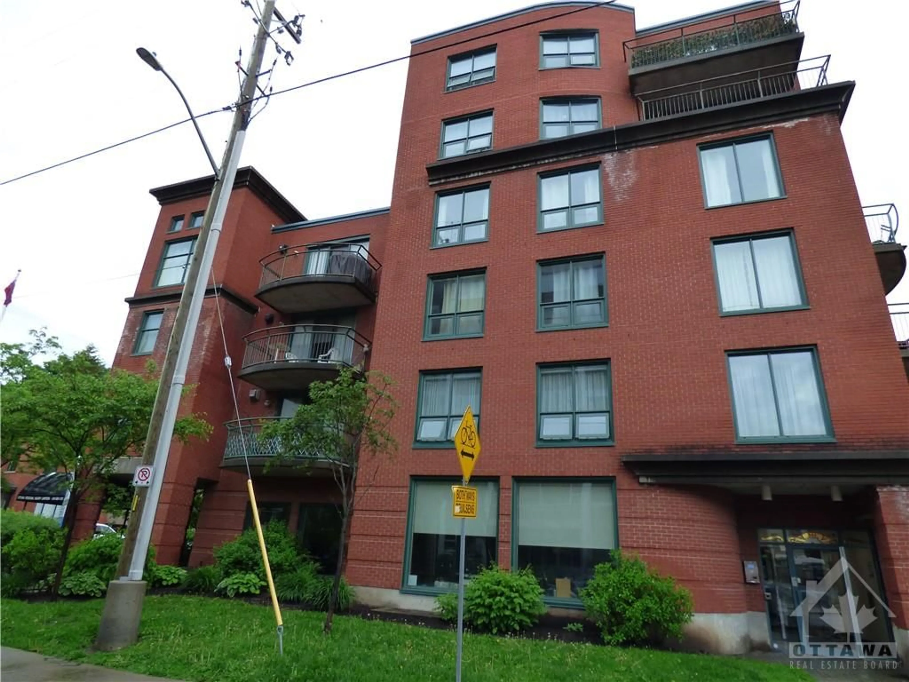 A pic from exterior of the house or condo for 344 WAVERLEY St #401, Ottawa Ontario K2P 0W5