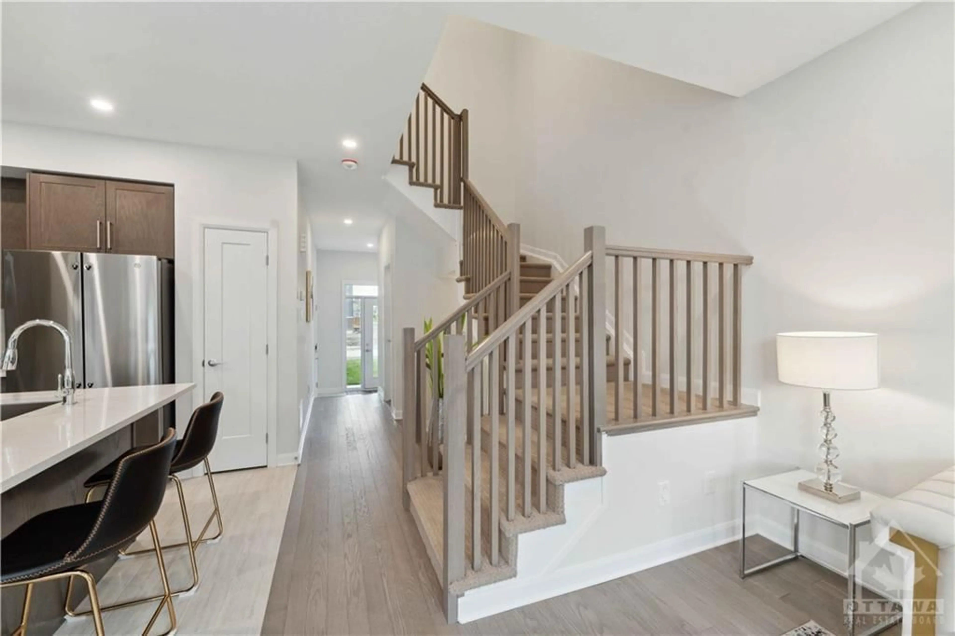 Stairs for 429 SILICON Way, Ottawa Ontario K2W 0B5