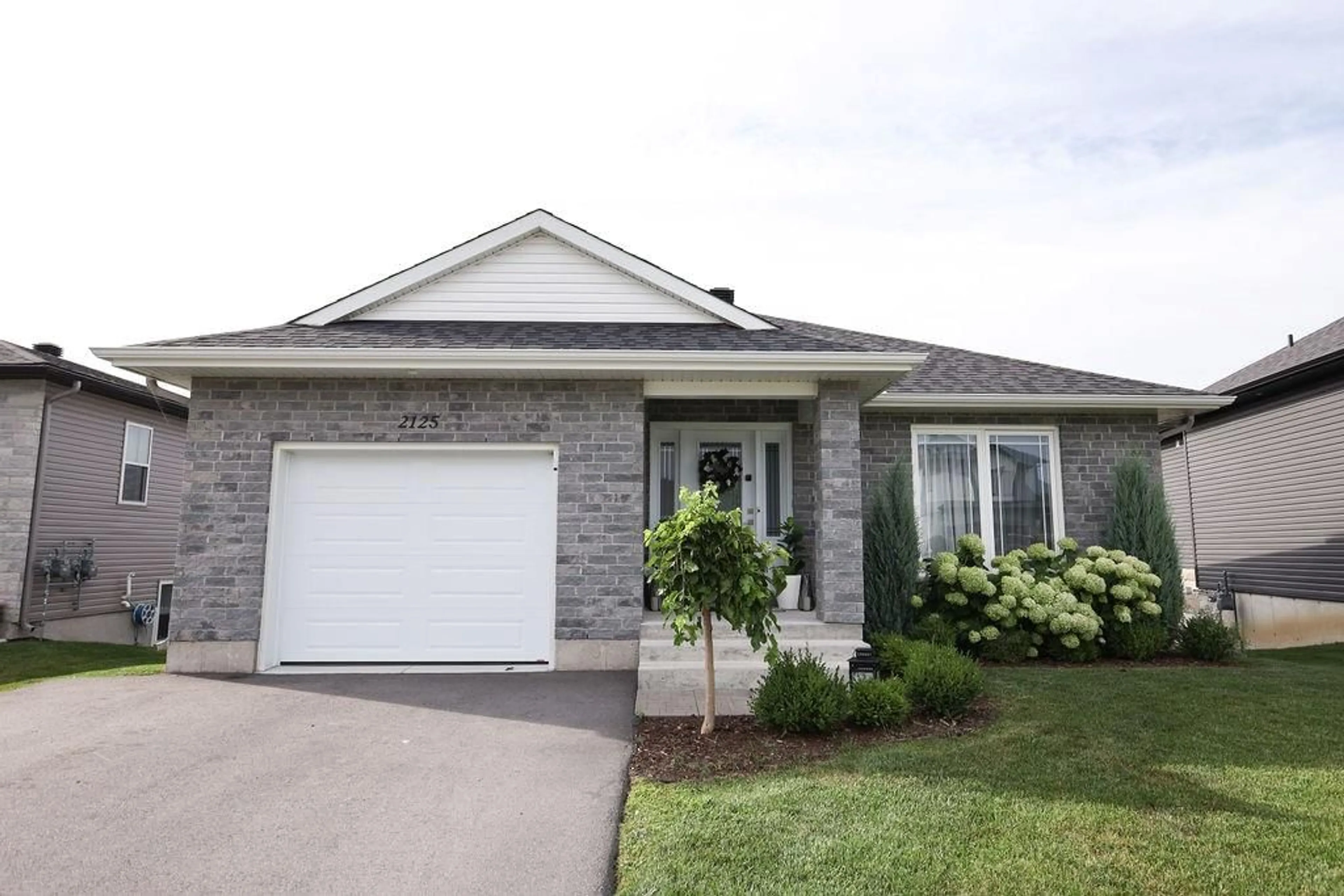 Frontside or backside of a home for 2125 BURKE Ave, Cornwall Ontario K6H 0E2