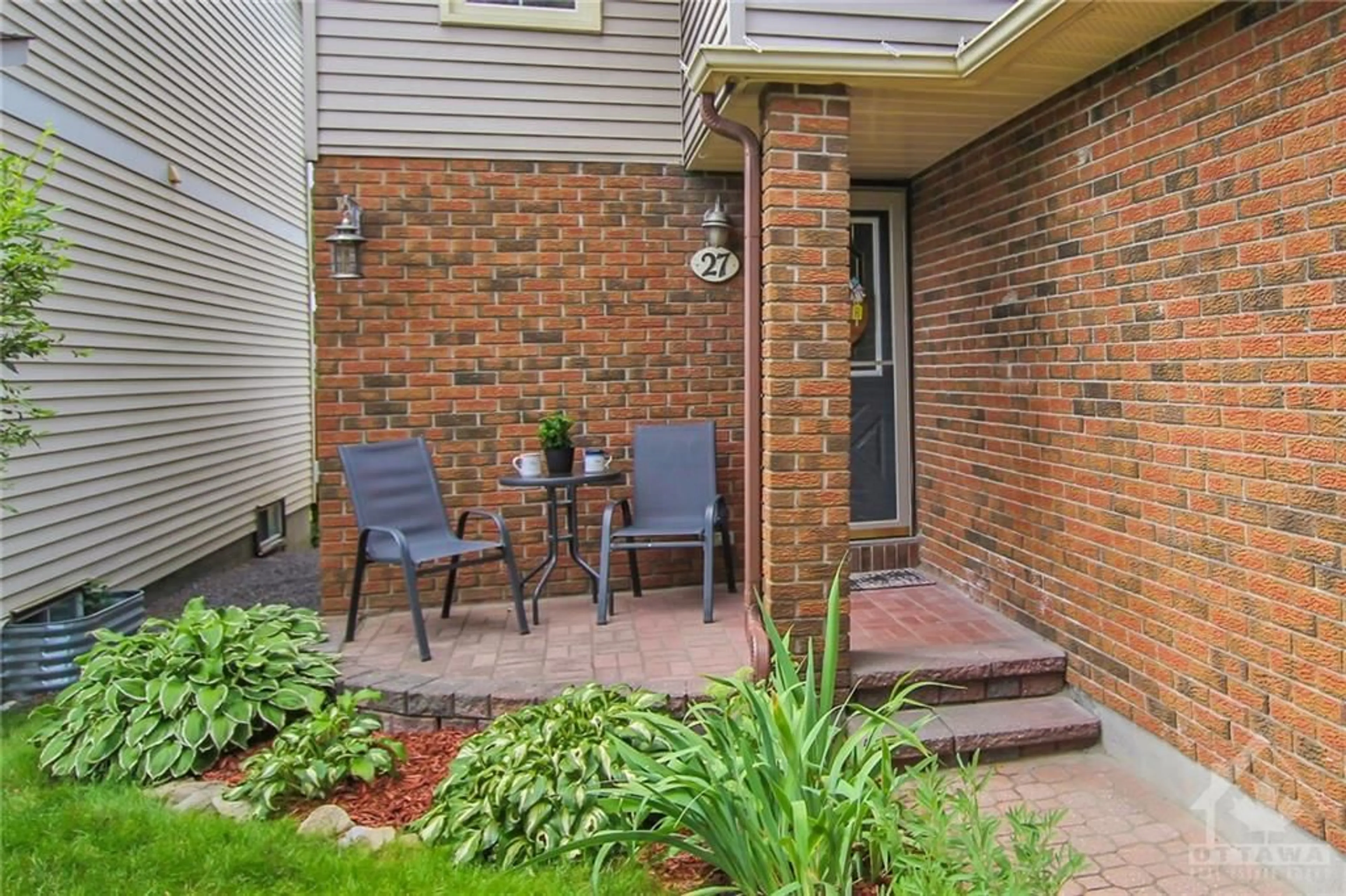 Patio for 27 ROTHESAY Dr, Ottawa Ontario K2L 1V4