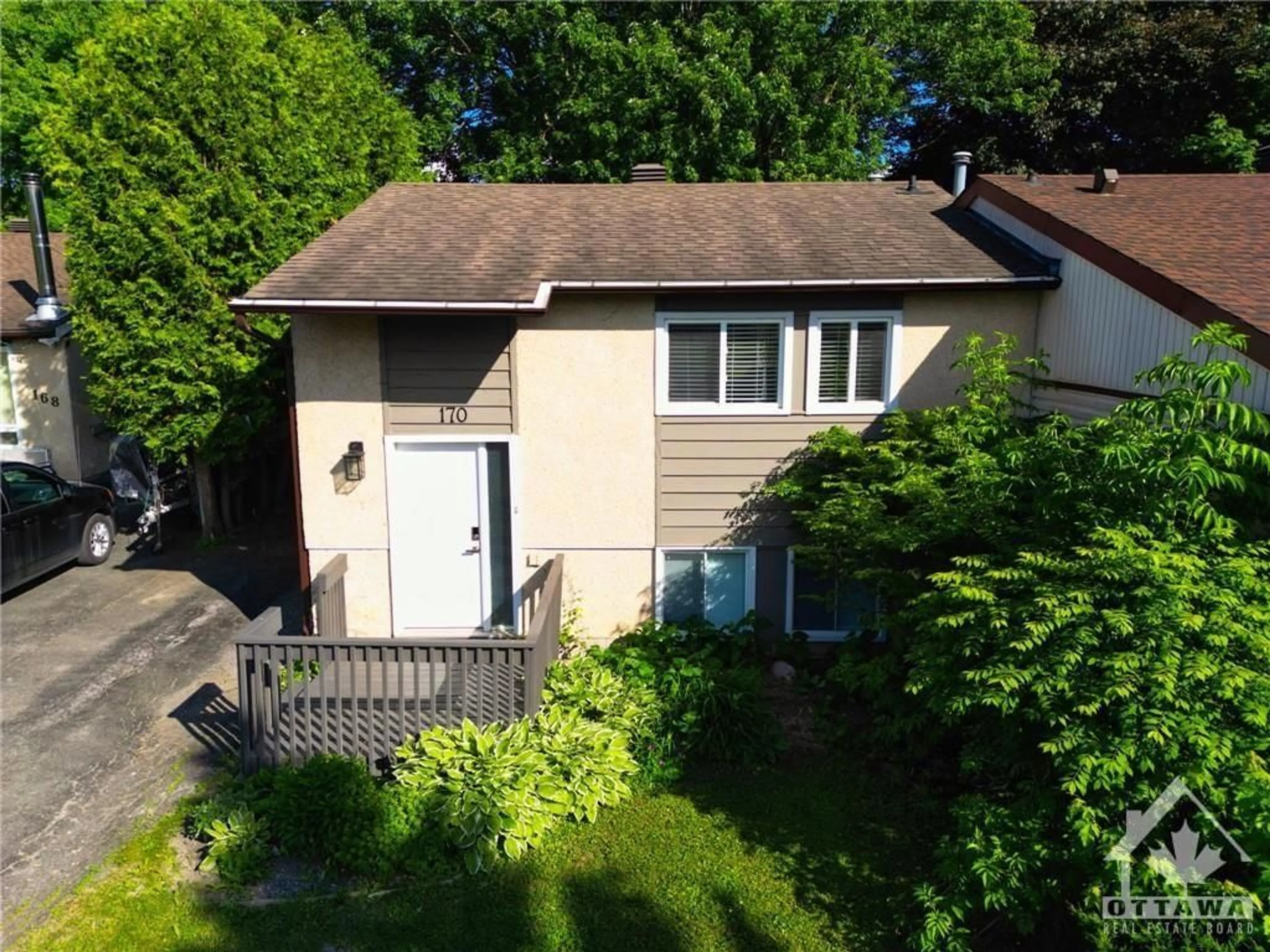 Frontside or backside of a home for 170 ROTHESAY Dr, Ottawa Ontario K2L 1P1