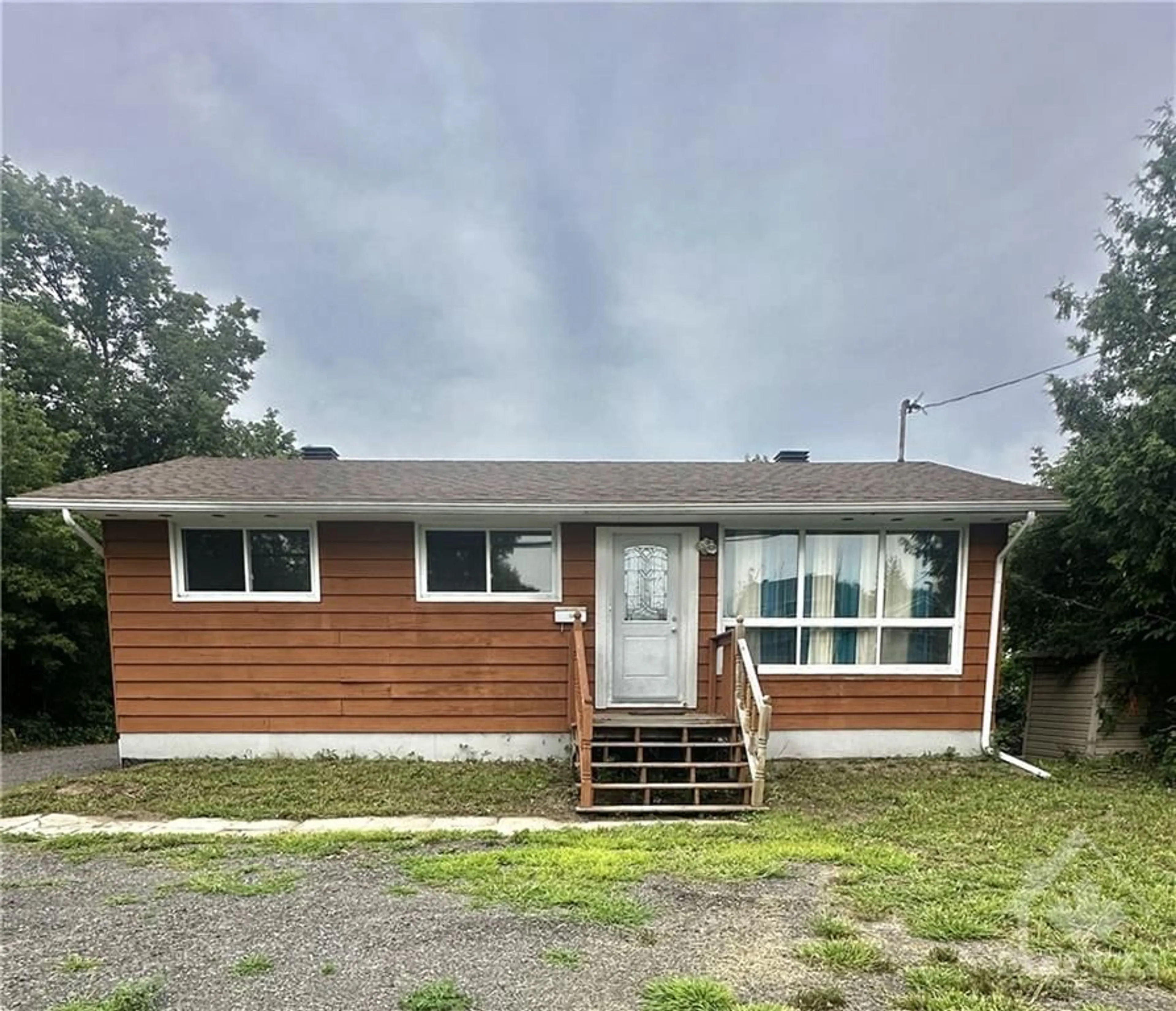 Frontside or backside of a home for 5437 BANK St, Ottawa Ontario K1X 1G9