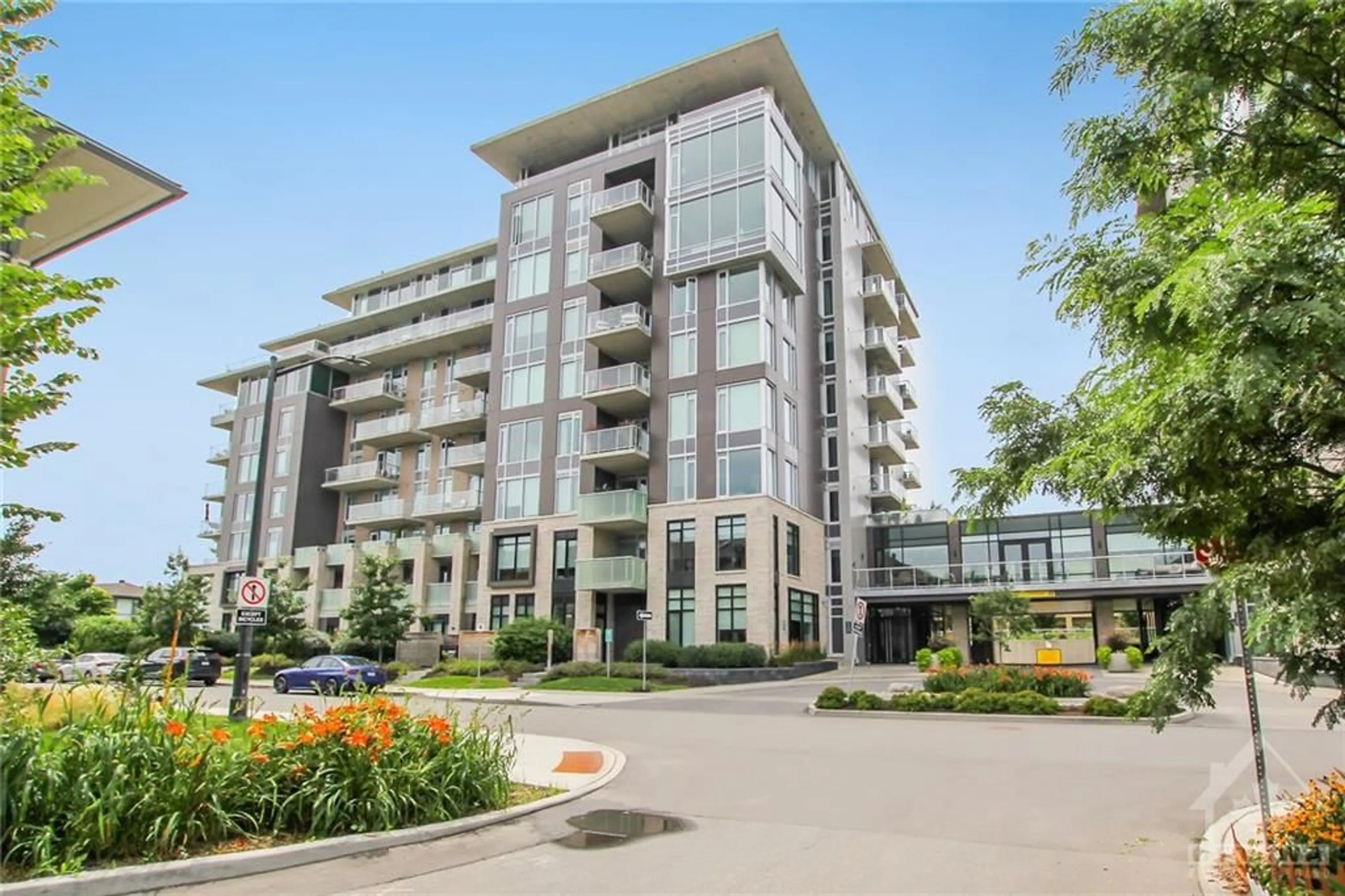 A pic from exterior of the house or condo for 530 DE MAZENOD Ave #308, Ottawa Ontario K1S 5W8