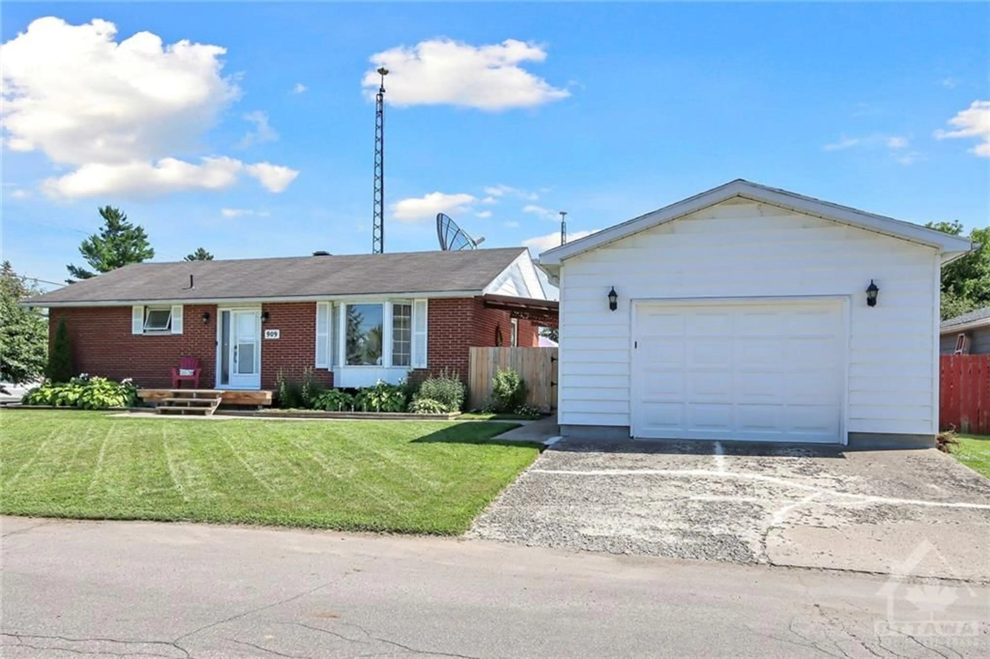 Frontside or backside of a home for 909 GEORGE St, Cardinal Ontario K0E 1E0