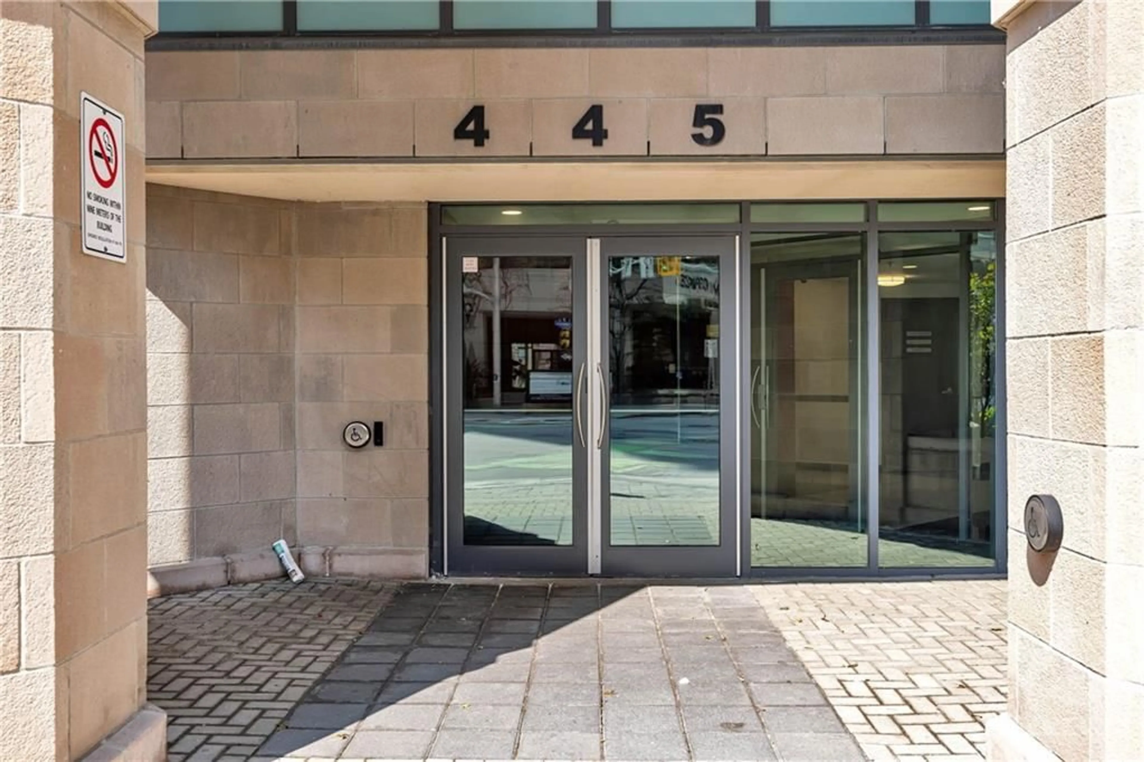 Indoor foyer for 445 LAURIER Ave #302, Ottawa Ontario K1R 0A2