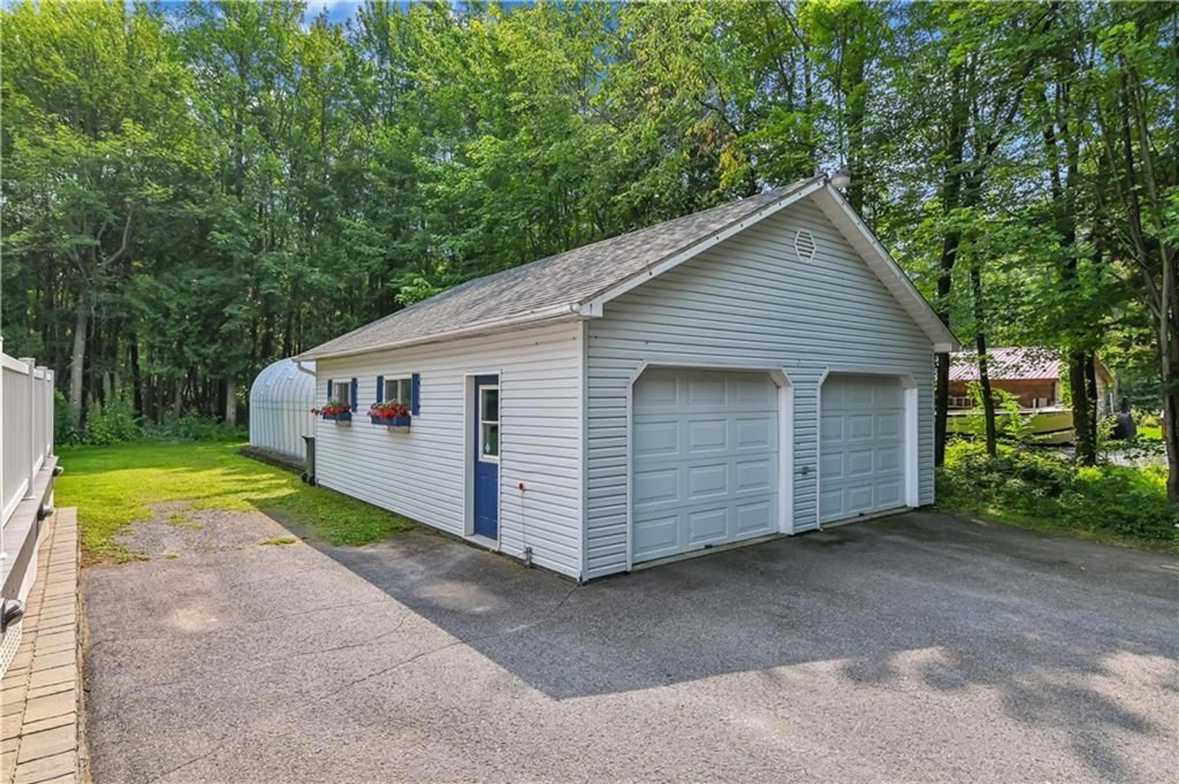 Indoor garage, cement floor for 4555 MOORE Rd, St Eugene Ontario K0B 1P0