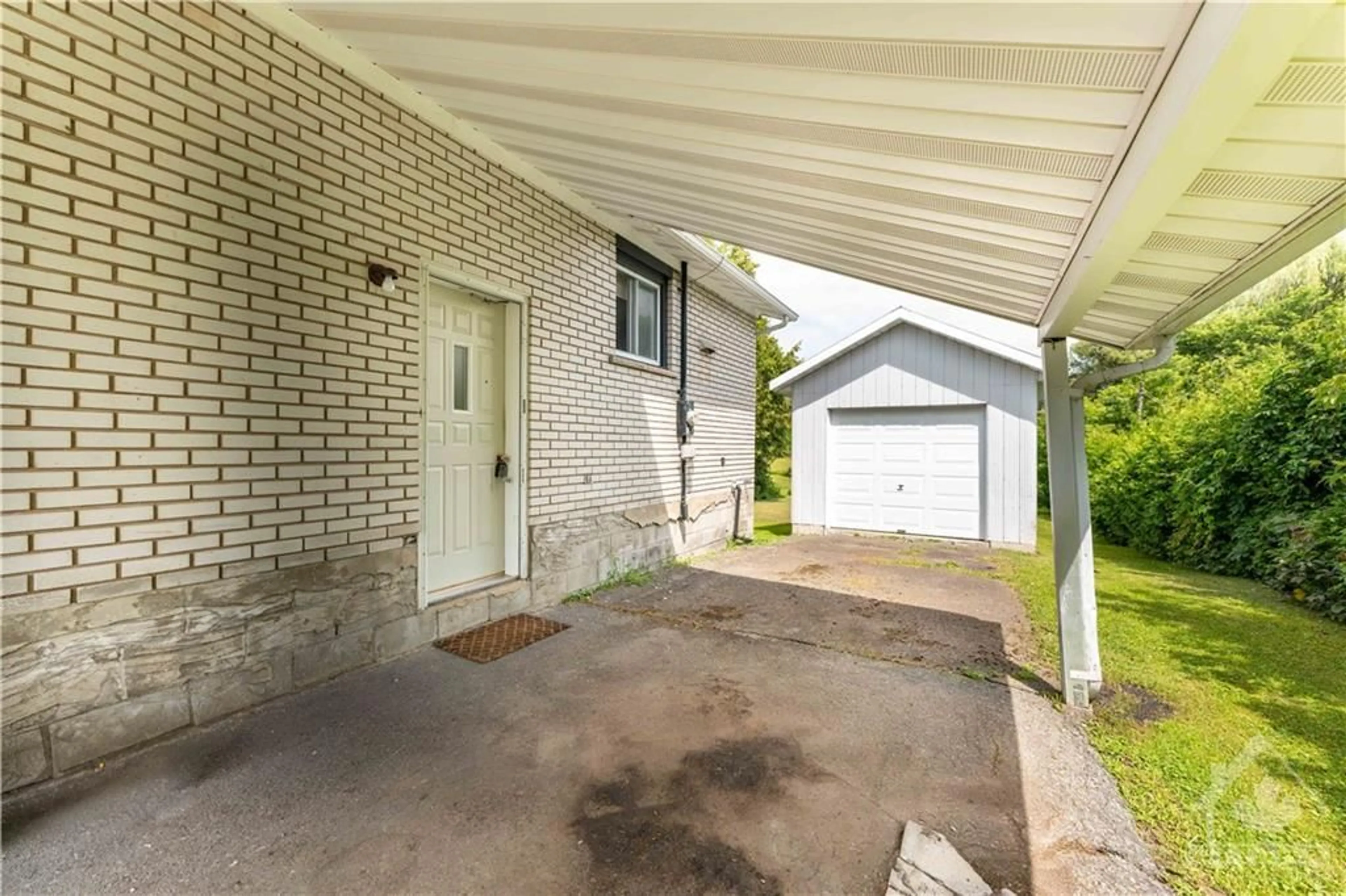 Frontside or backside of a home for 421 DOMINION S St, Alexandria Ontario K0C 1A0