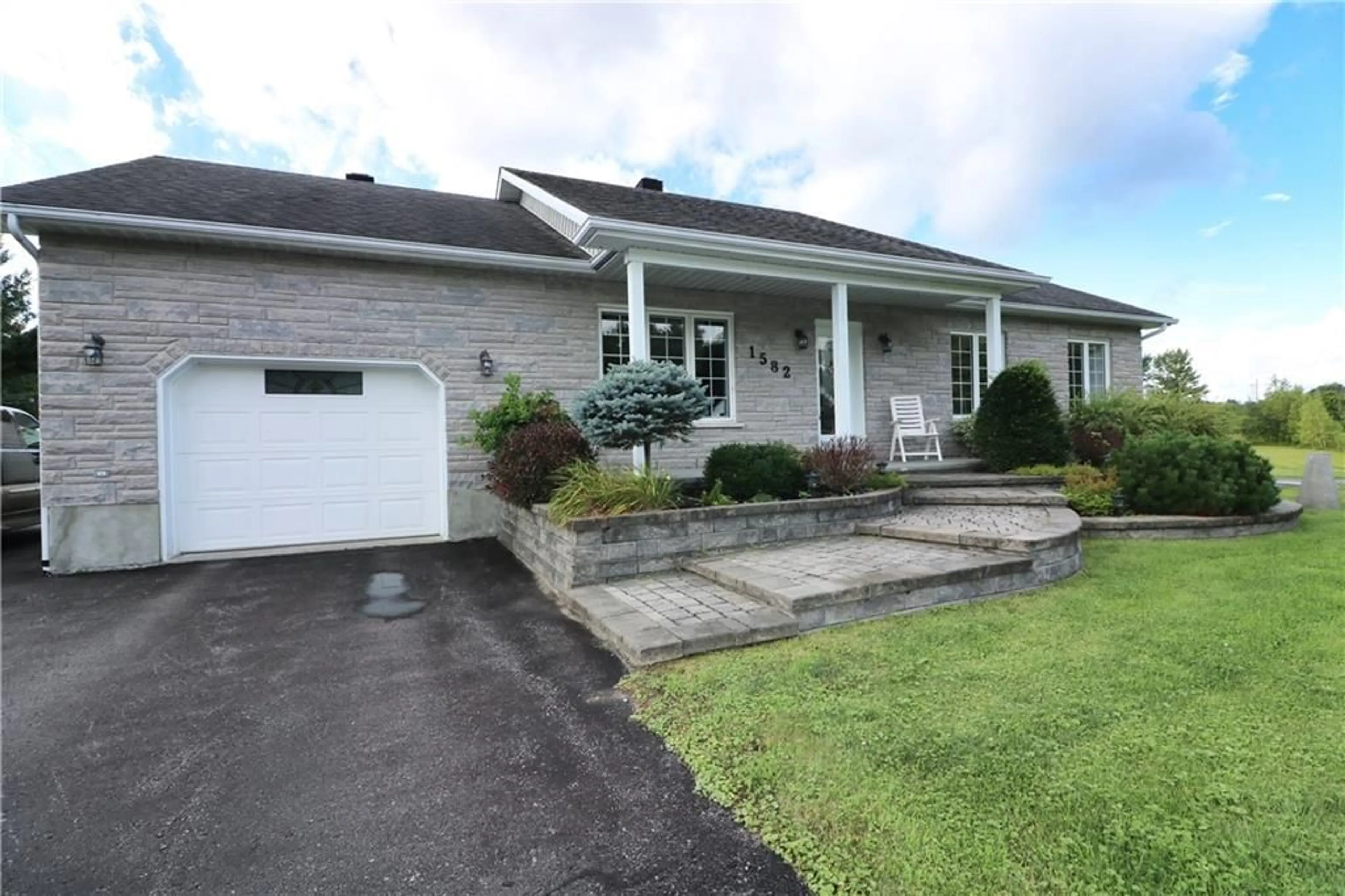 Frontside or backside of a home, cottage for 1582 SANDY HILL Rd, Hawkesbury Ontario K6A 2R2