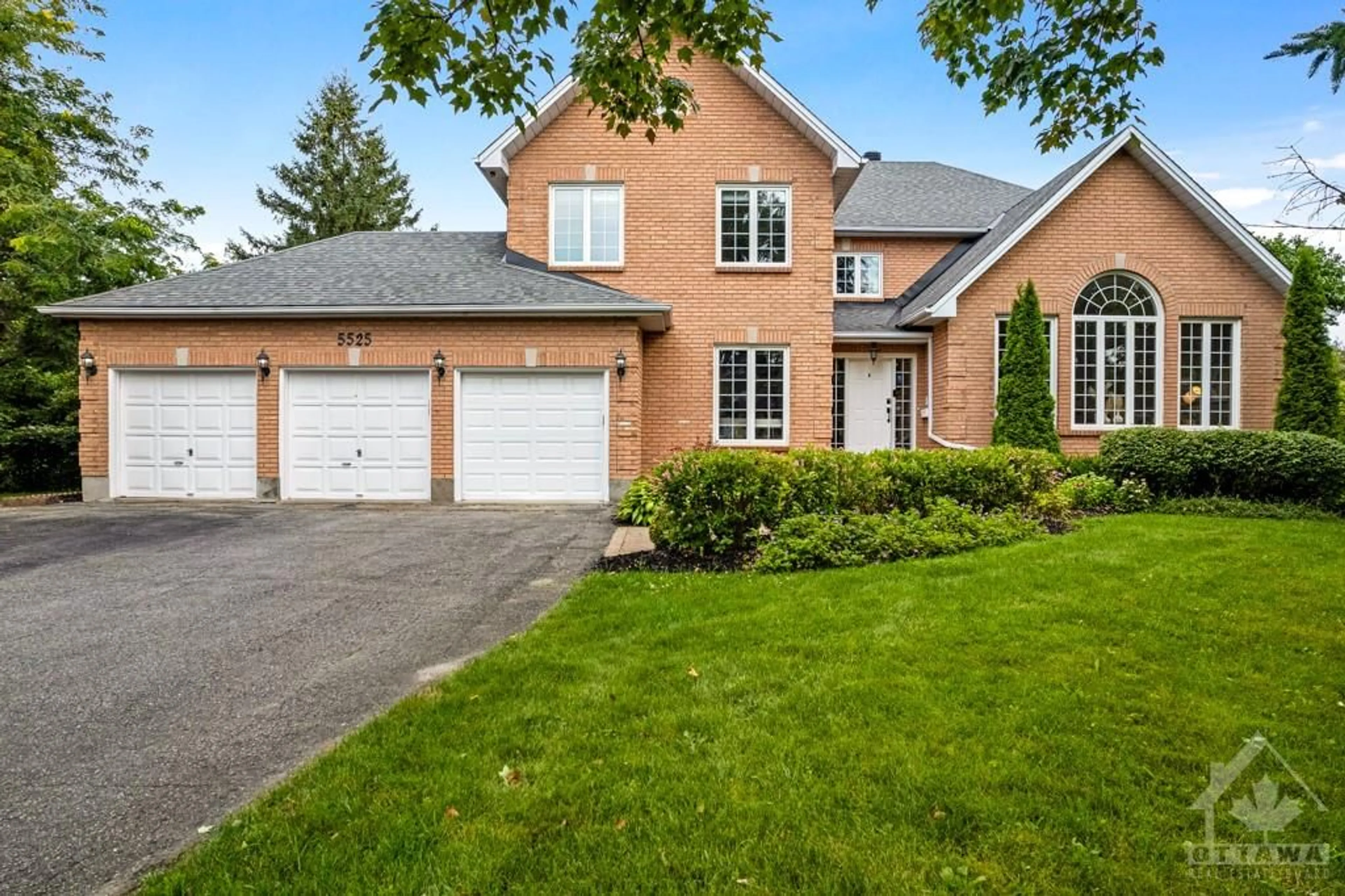 Home with brick exterior material for 5525 PETTAPIECE Cres, Manotick Ontario K4M 1C6