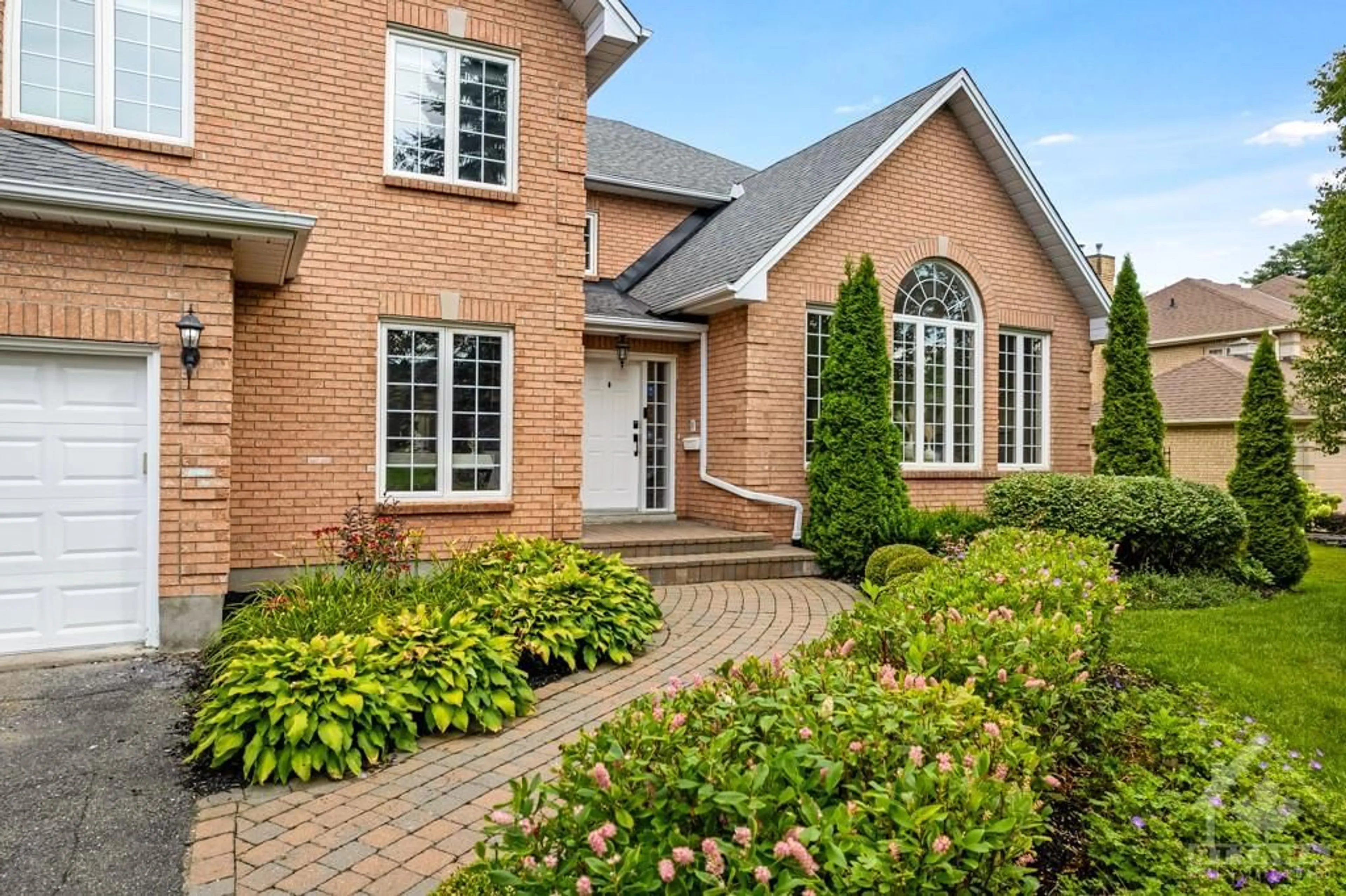 Home with brick exterior material for 5525 PETTAPIECE Cres, Manotick Ontario K4M 1C6