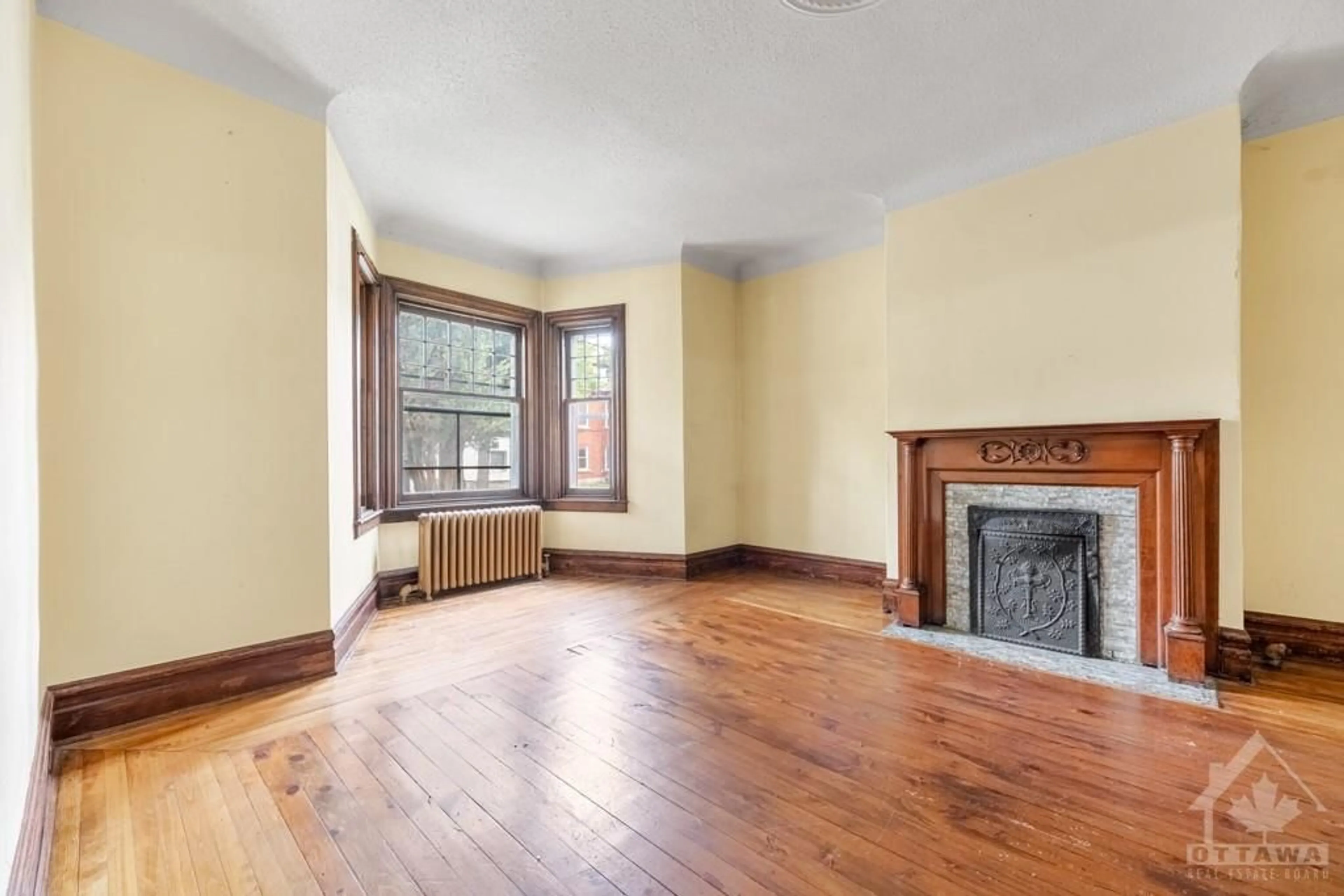 A pic of a room, wood floors for 198 COBOURG St, Ottawa Ontario K1N 8H6