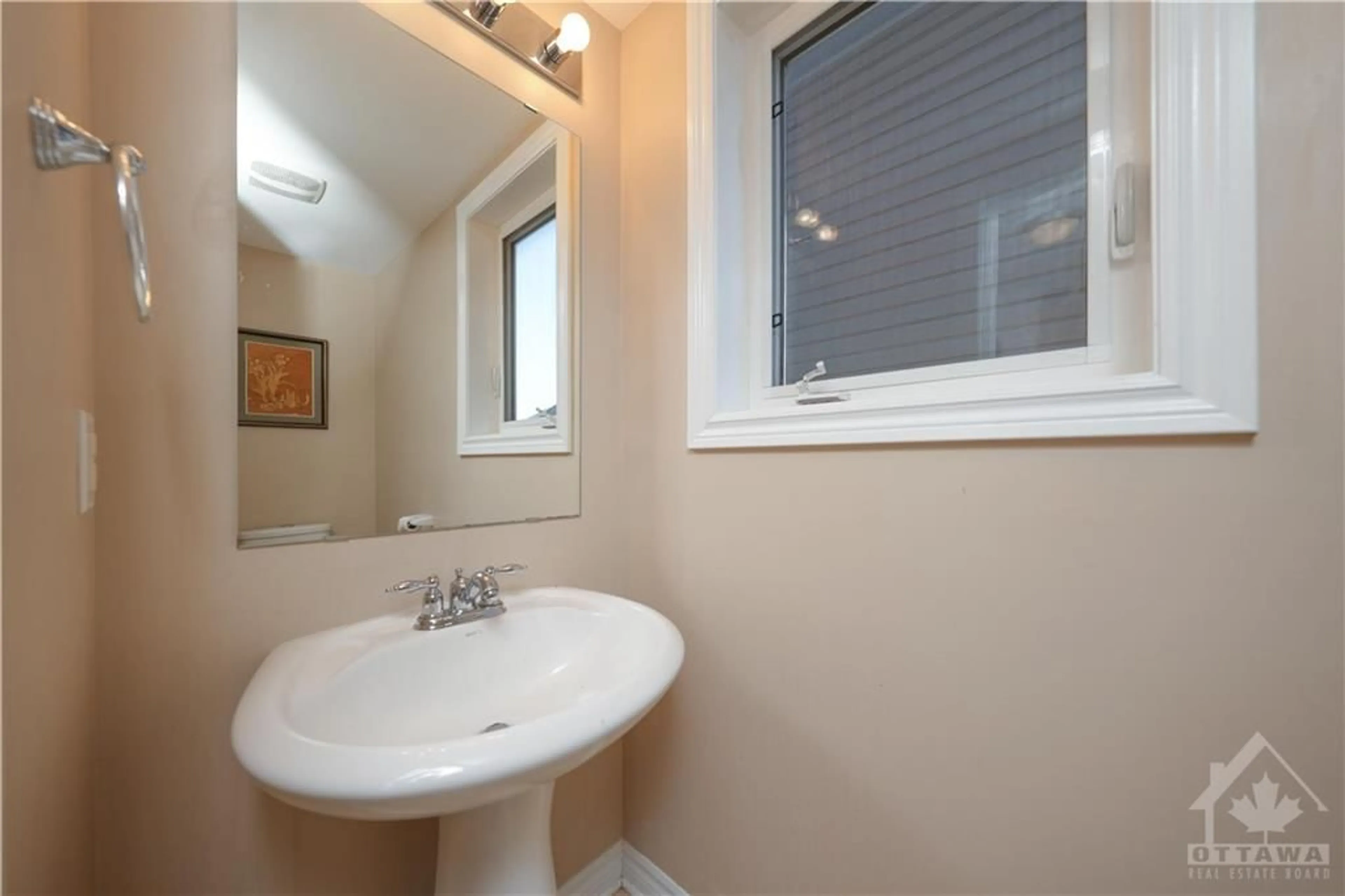 Standard bathroom for 642 ROSEHILL Ave, Stittsville Ontario K2S 0K2