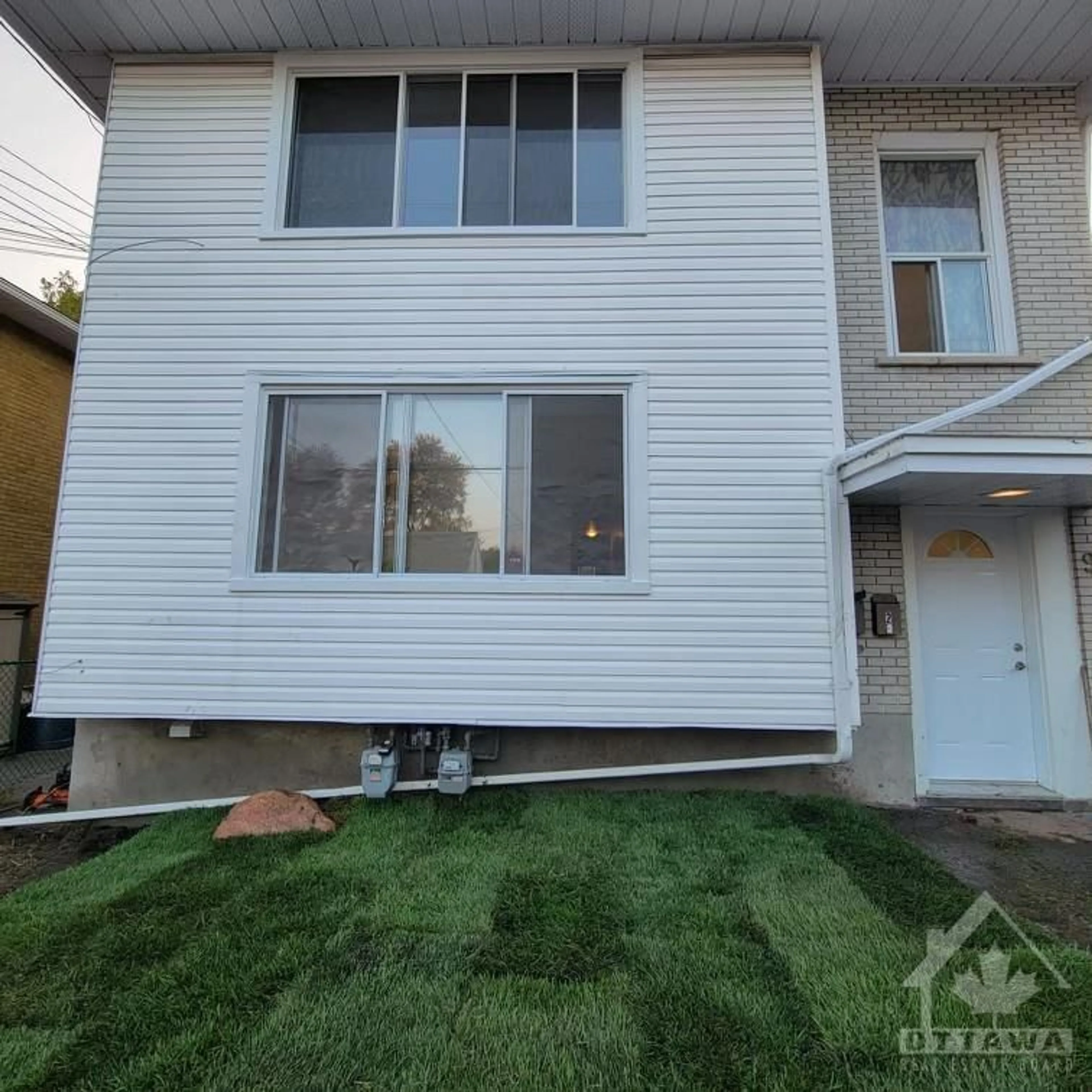 A pic from exterior of the house or condo for 910 WATSON St, Ottawa Ontario K2B 6B9