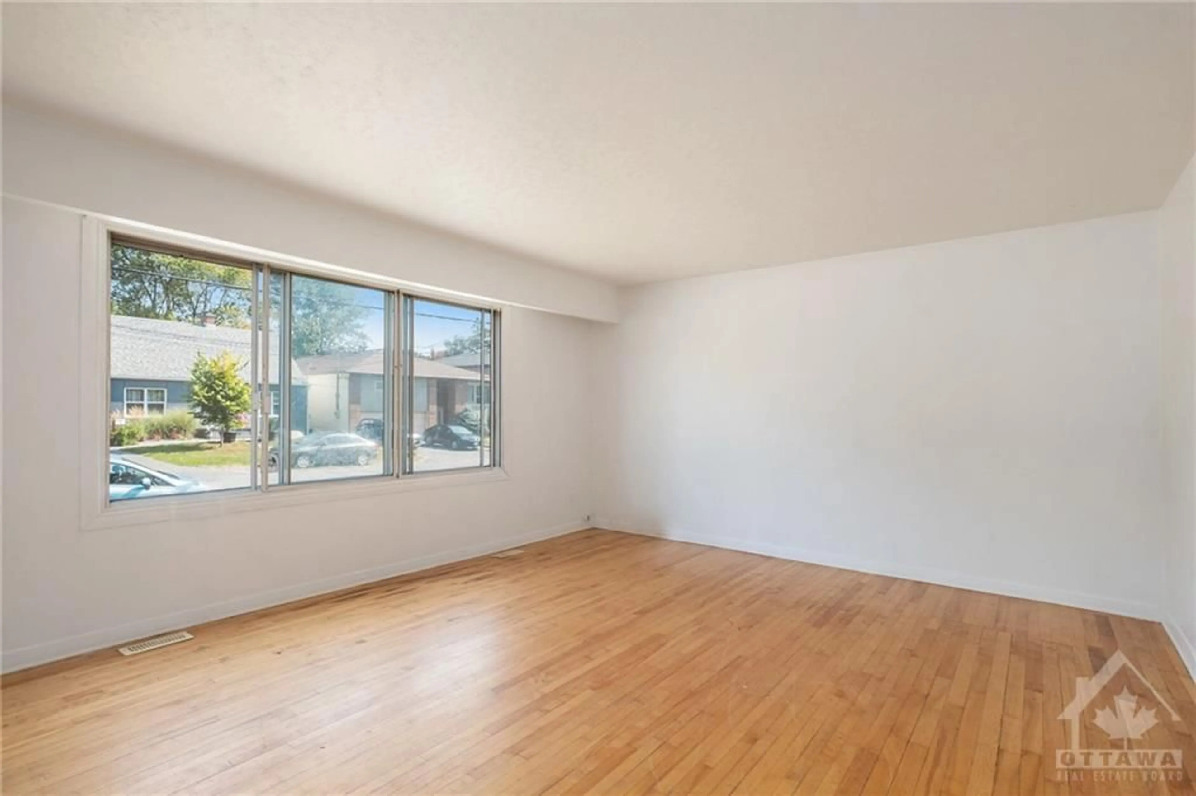 A pic of a room, wood floors for 910 WATSON St, Ottawa Ontario K2B 6B9