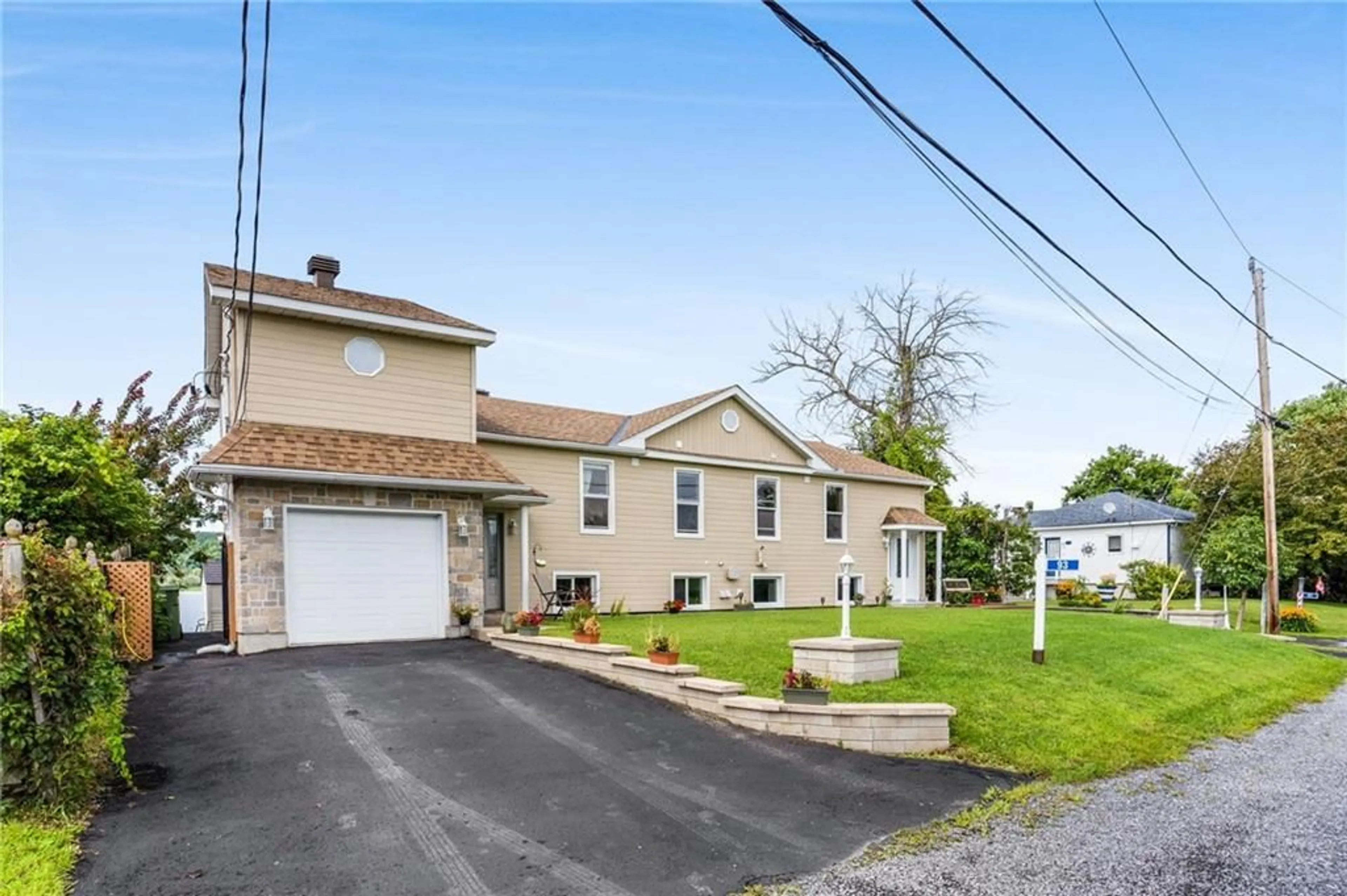 A pic from exterior of the house or condo, the street view for 93 MONTPETIT St, L'Orignal Ontario K0B 1K0